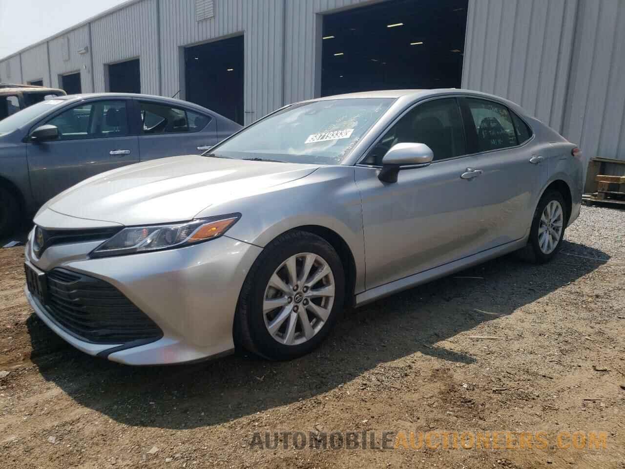 4T1B11HK5JU152086 TOYOTA CAMRY 2018