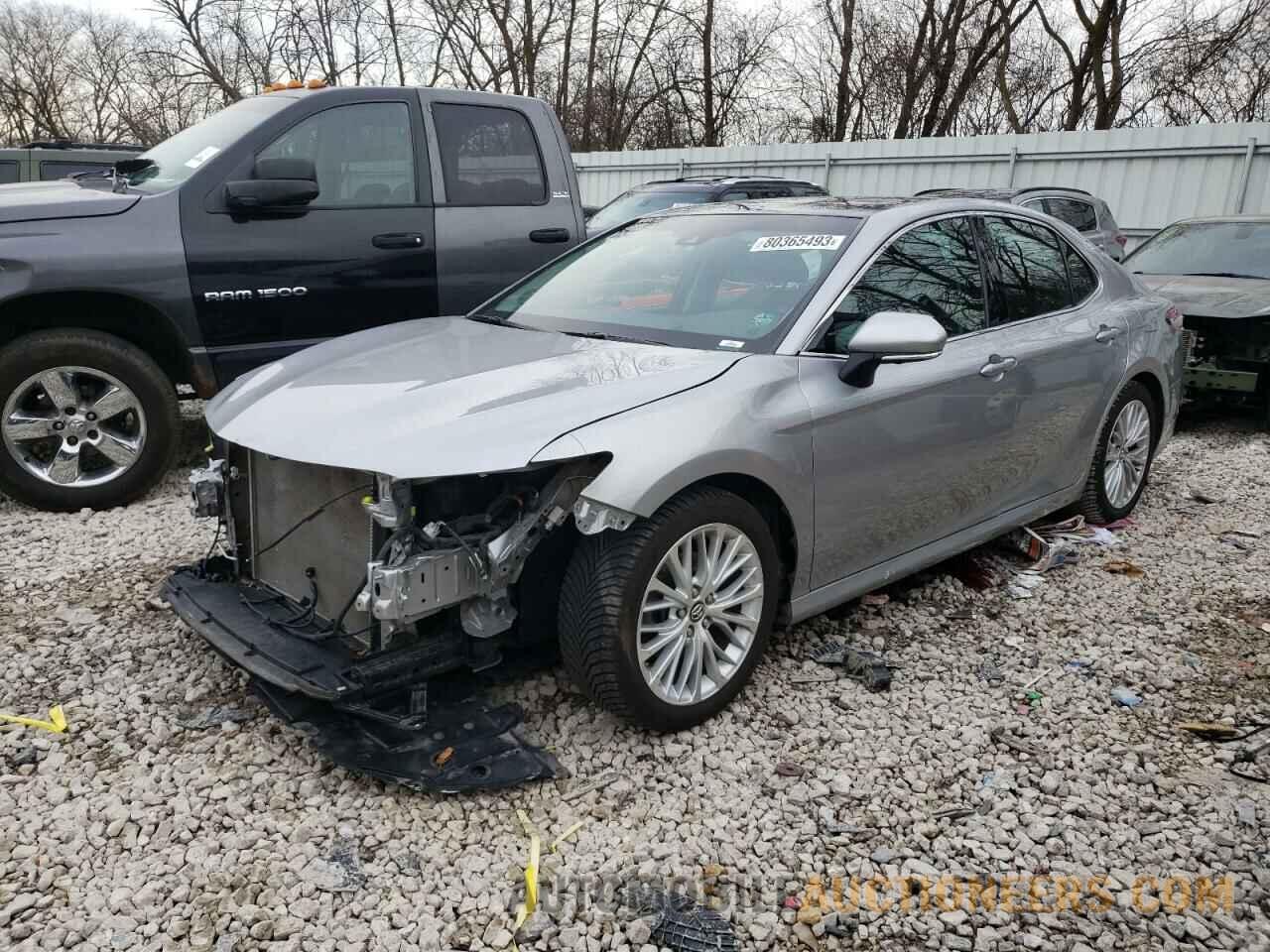 4T1B11HK5JU156543 TOYOTA CAMRY 2018