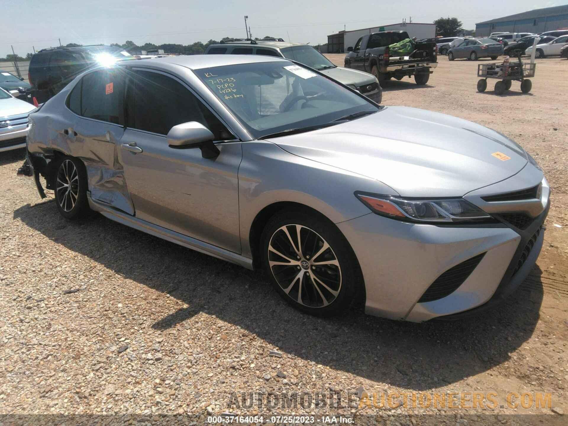 4T1B11HK5JU157322 TOYOTA CAMRY 2018