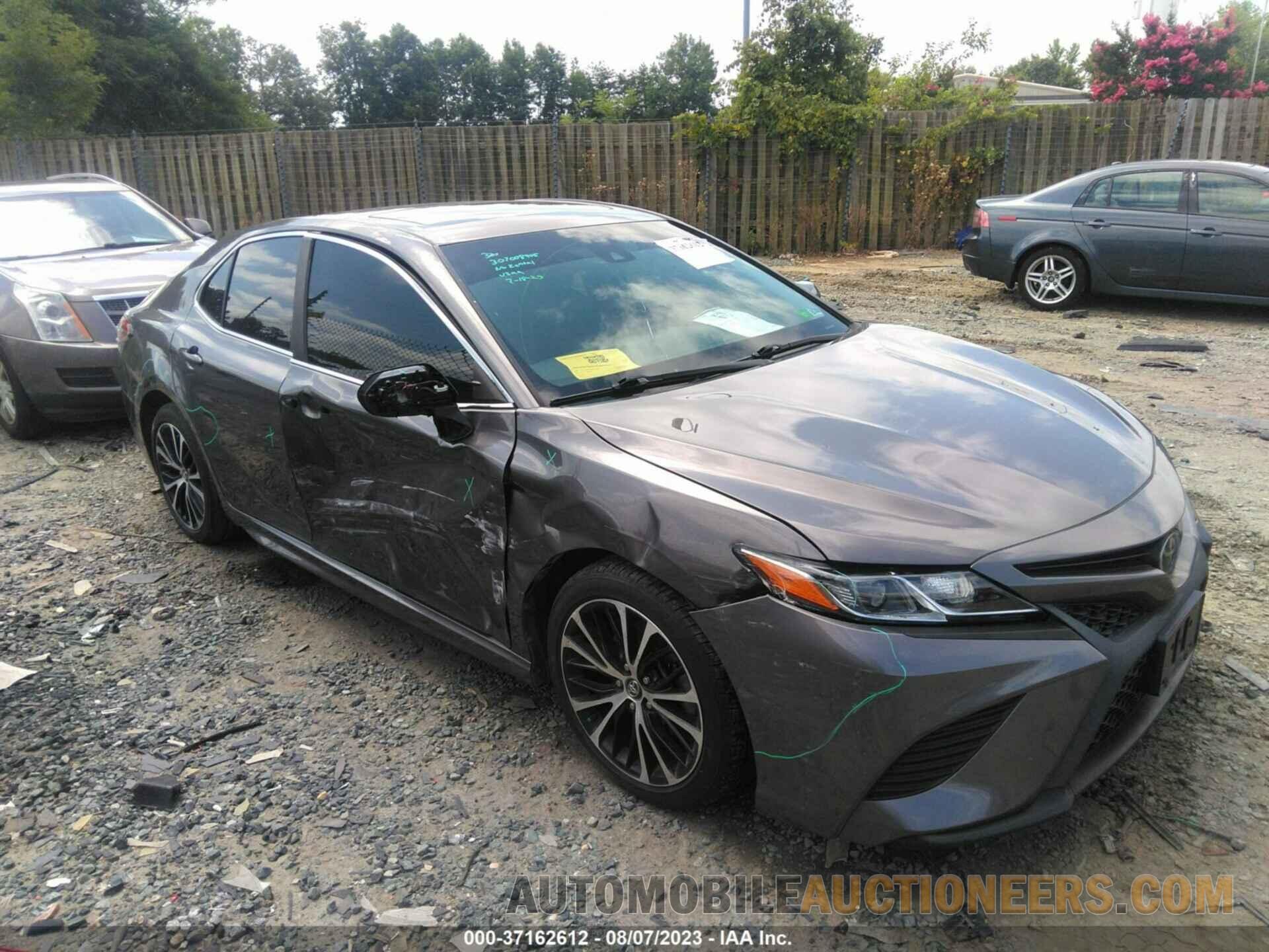 4T1B11HK5JU157949 TOYOTA CAMRY 2018