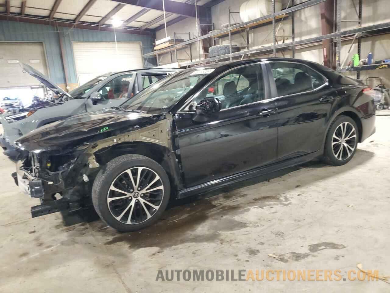 4T1B11HK5JU158891 TOYOTA CAMRY 2018