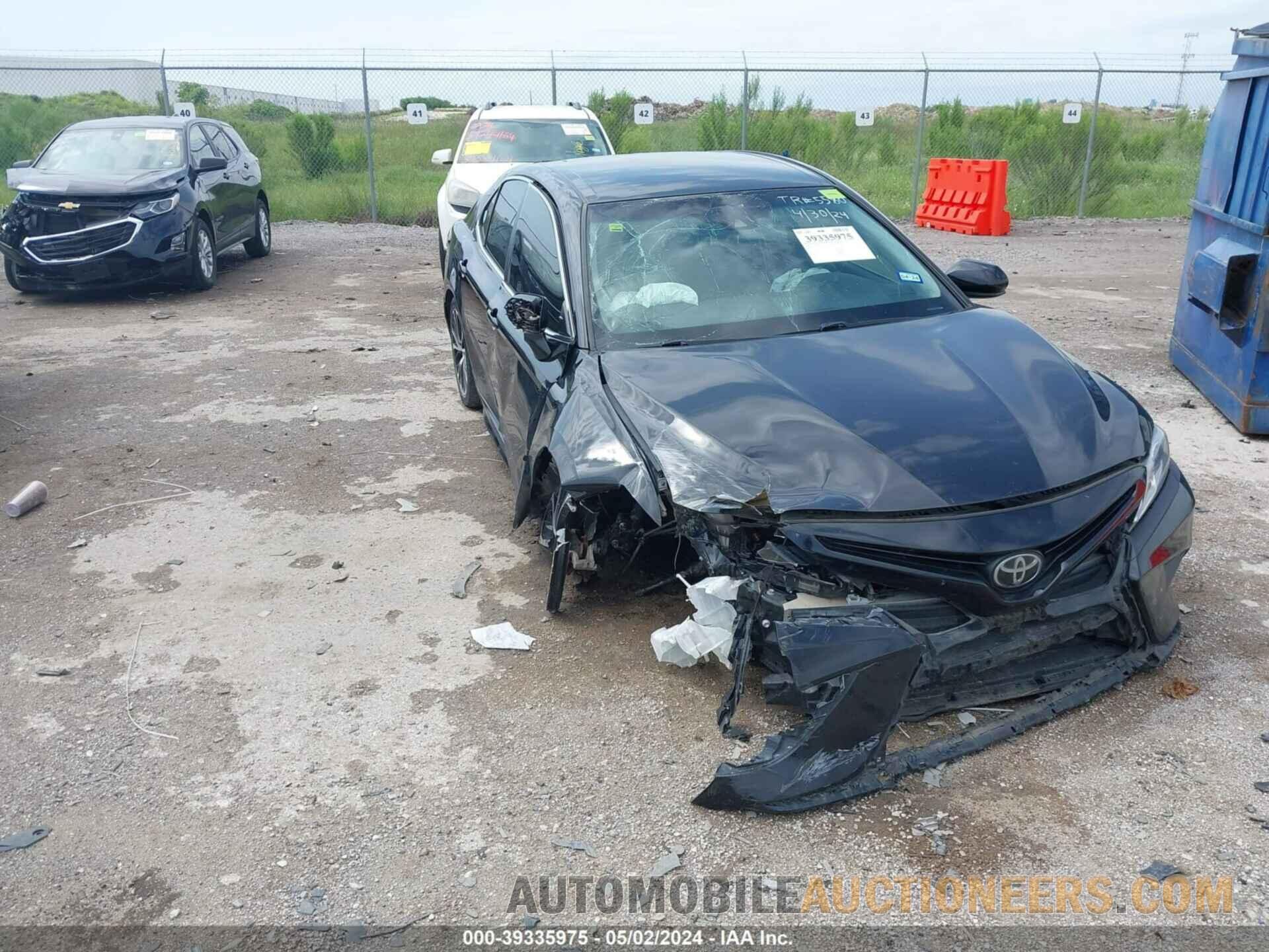 4T1B11HK5JU158938 TOYOTA CAMRY 2018