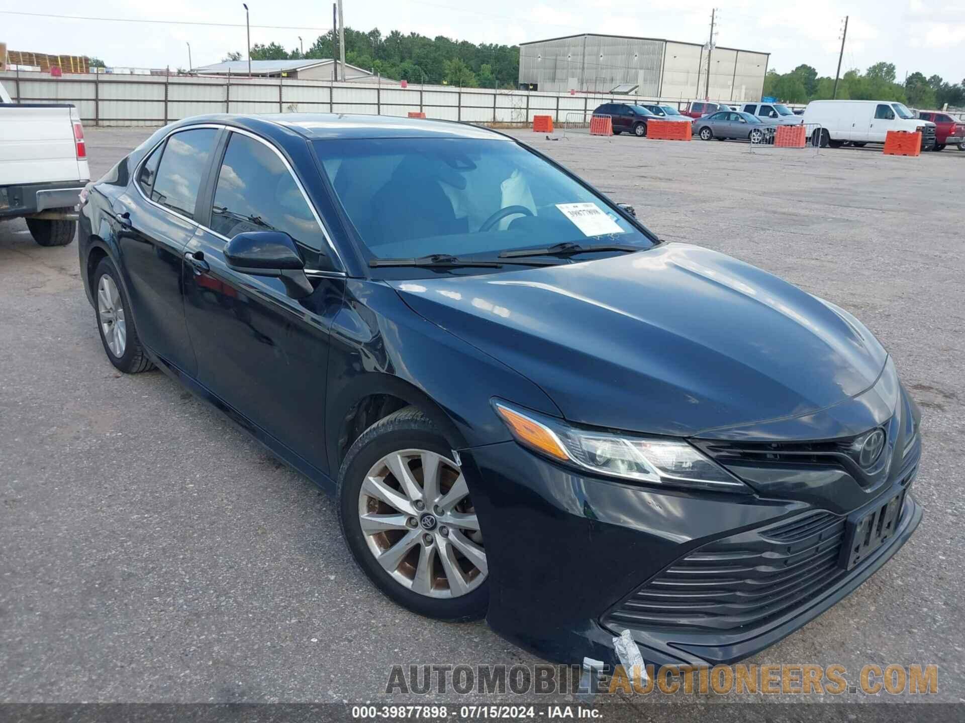 4T1B11HK5JU159359 TOYOTA CAMRY 2018