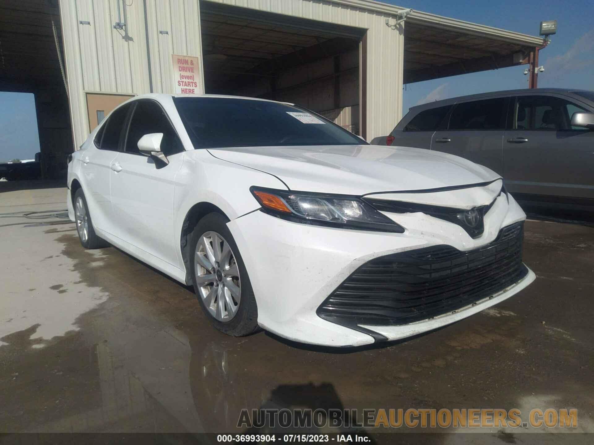 4T1B11HK5JU501537 TOYOTA CAMRY 2018