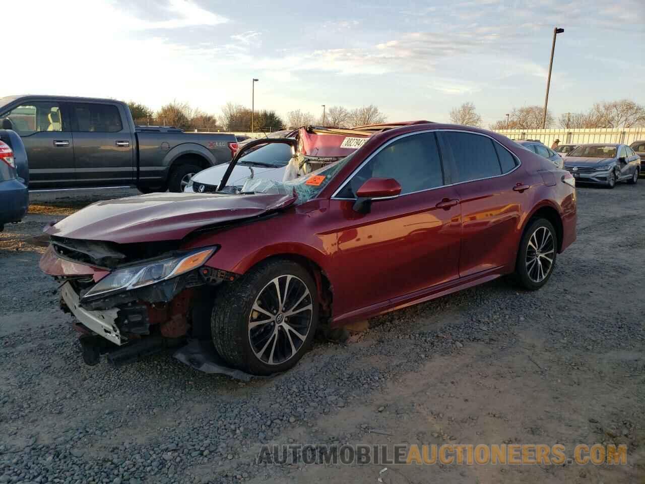 4T1B11HK5JU506012 TOYOTA CAMRY 2018