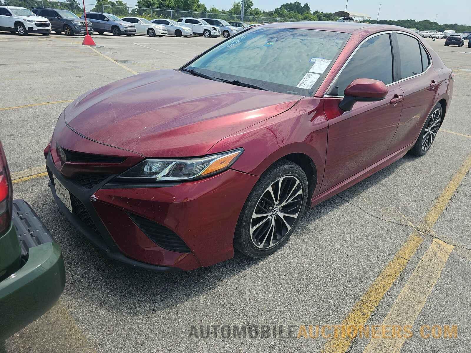 4T1B11HK5JU507239 Toyota Camry 2018