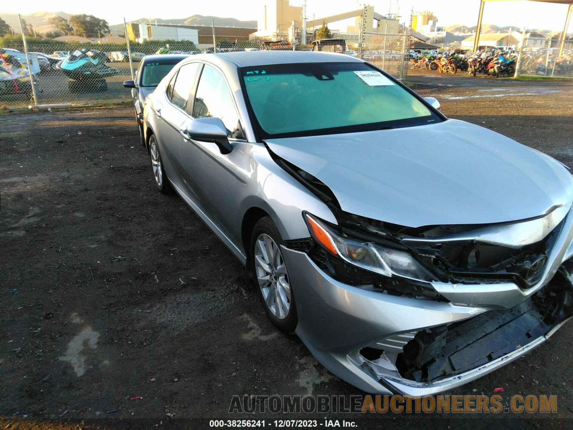 4T1B11HK5JU511761 TOYOTA CAMRY 2018