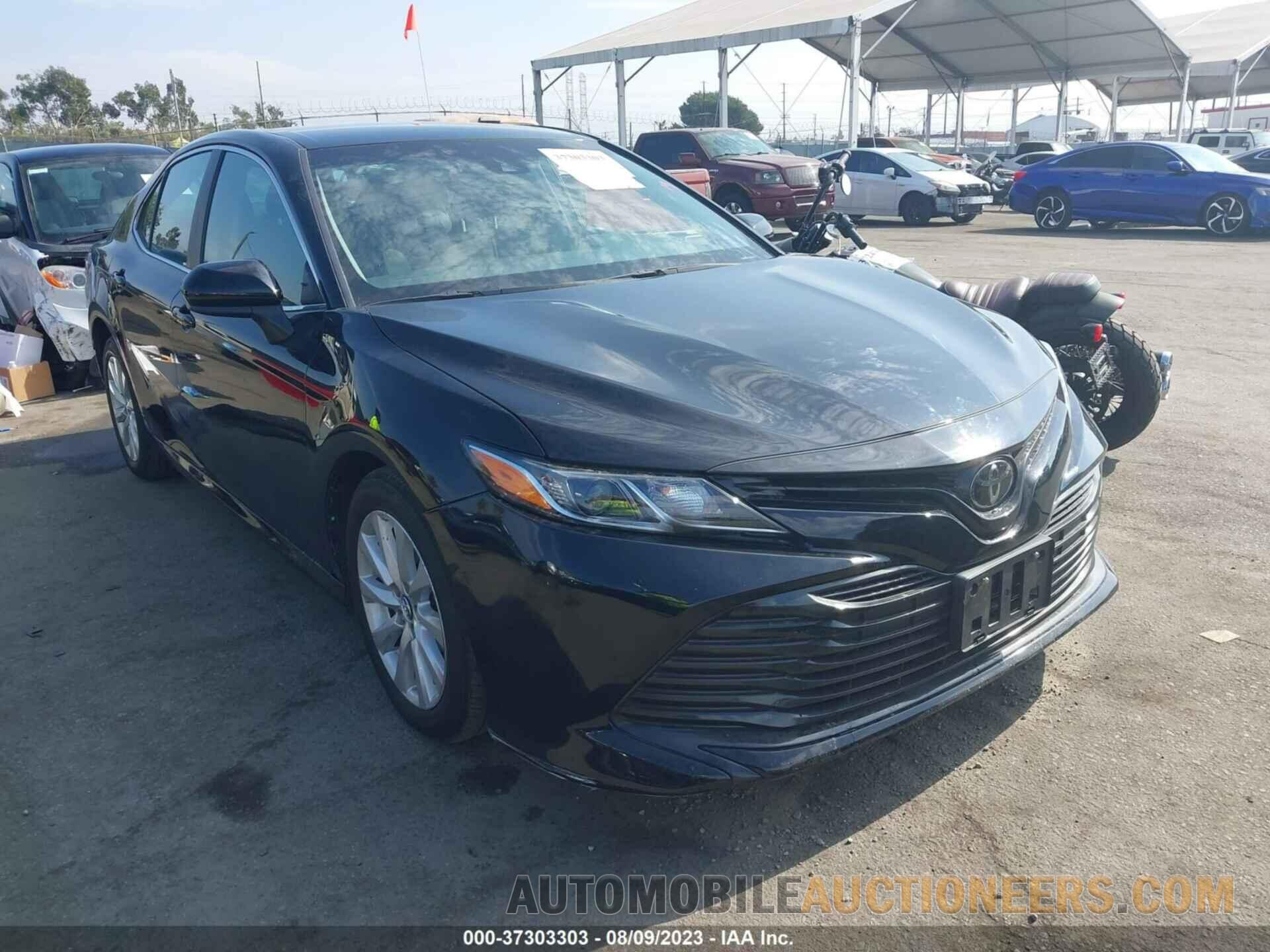 4T1B11HK5JU511811 TOYOTA CAMRY 2018