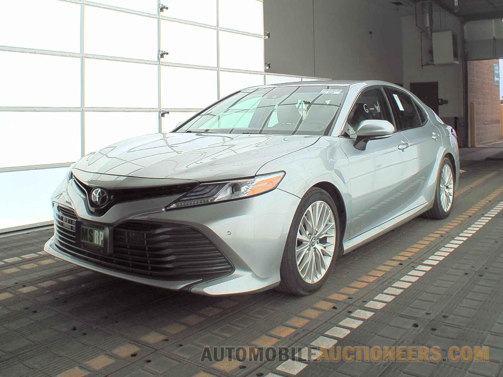 4T1B11HK5JU513266 Toyota Camry 2018