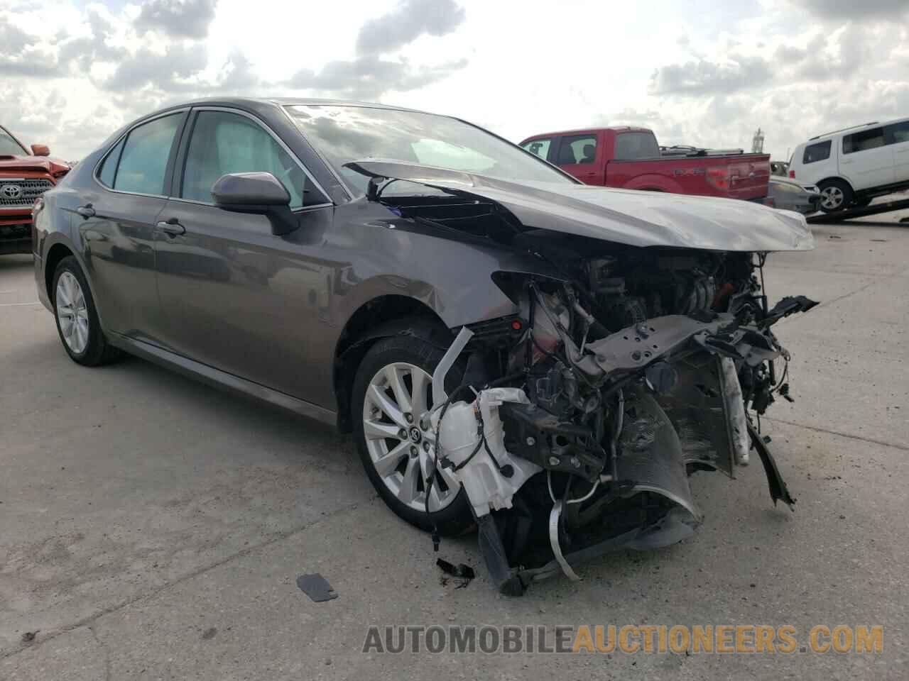 4T1B11HK5JU515325 TOYOTA CAMRY 2018