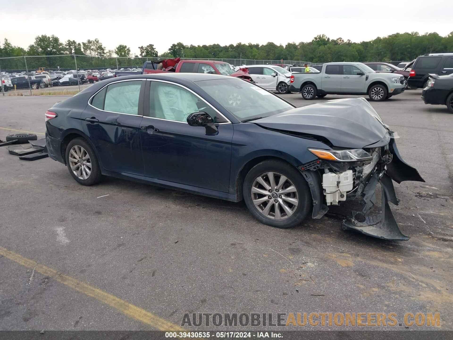 4T1B11HK5JU517141 TOYOTA CAMRY 2018