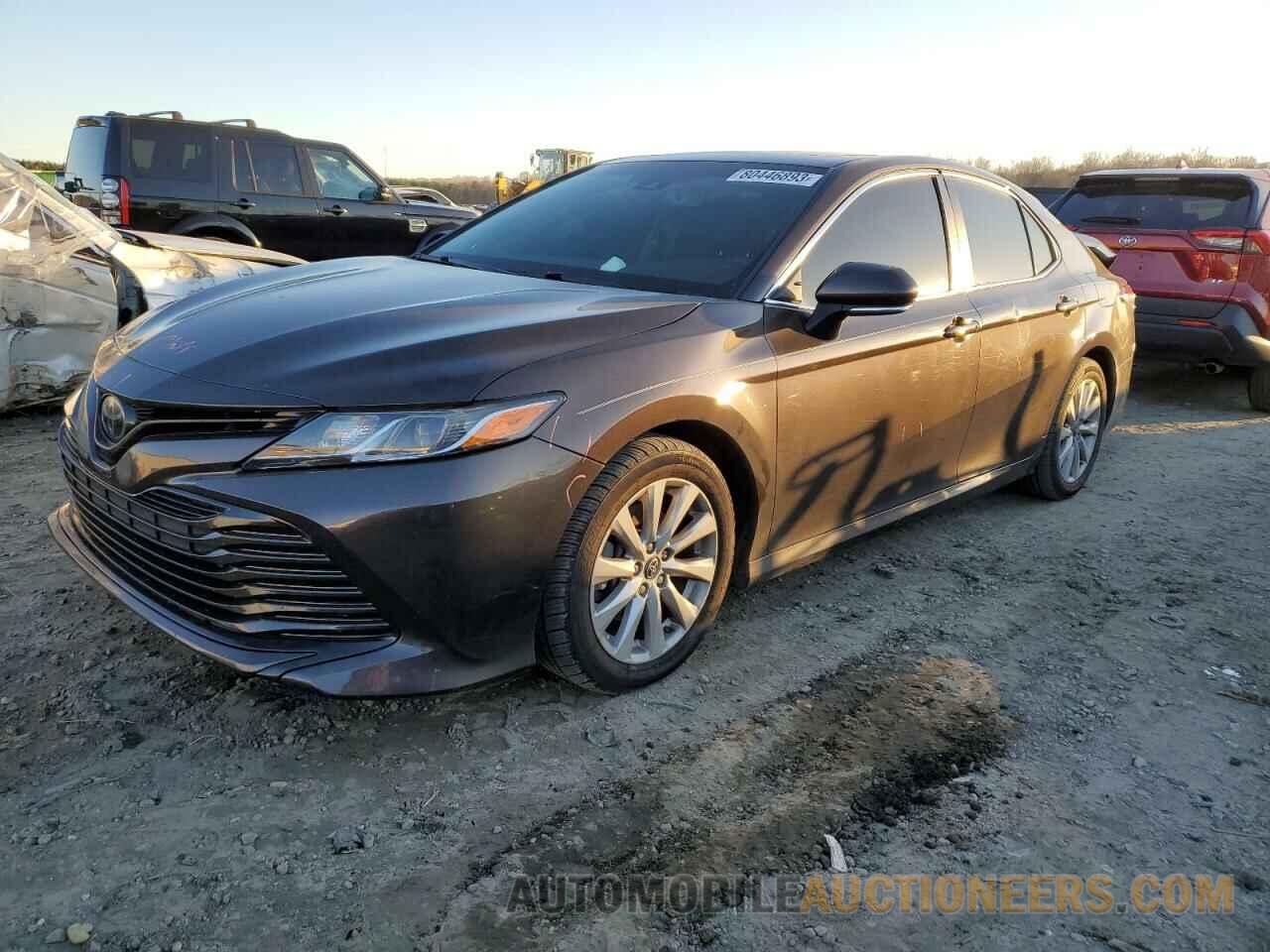 4T1B11HK5JU520282 TOYOTA CAMRY 2018