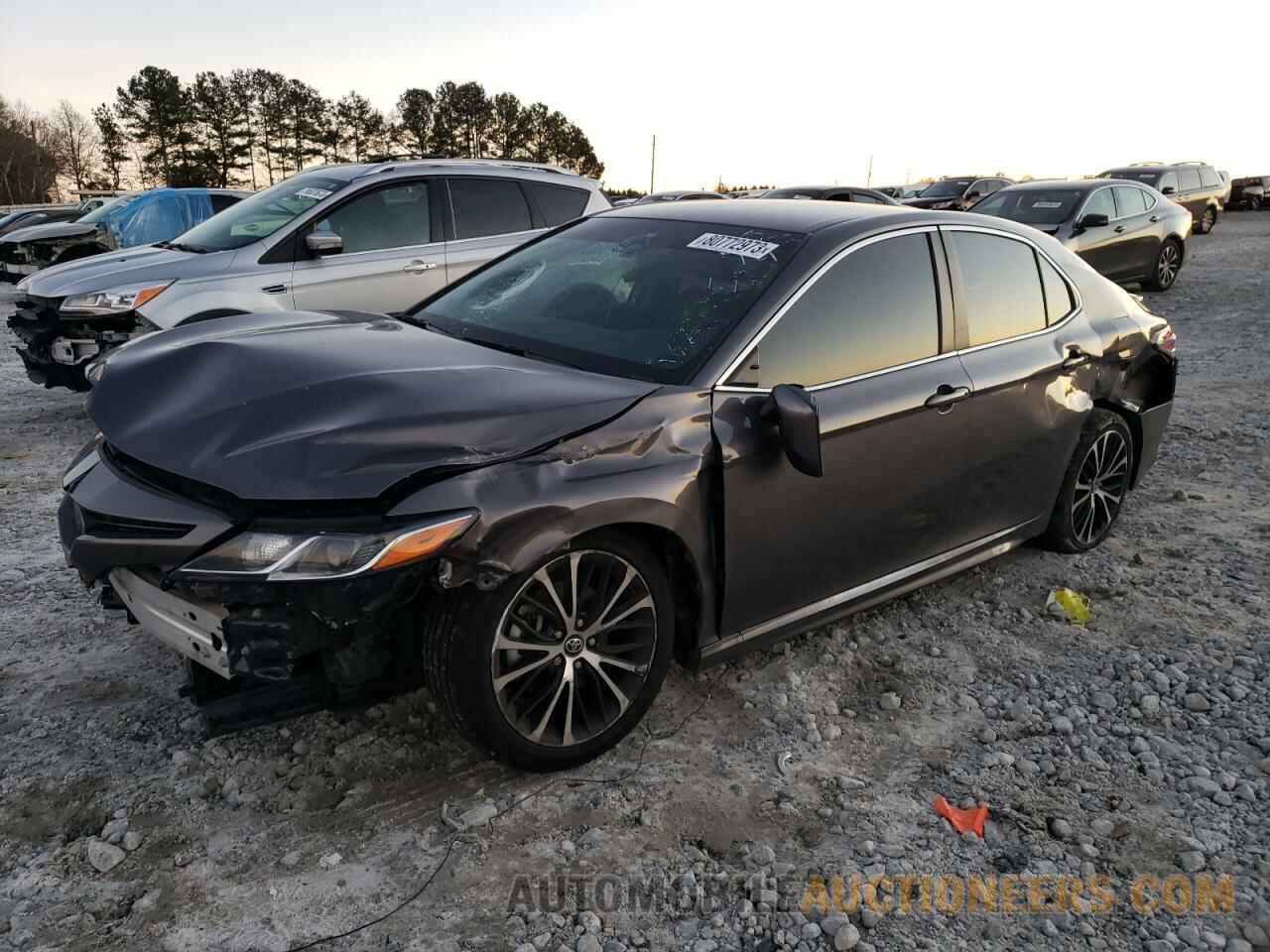 4T1B11HK5JU529256 TOYOTA CAMRY 2018