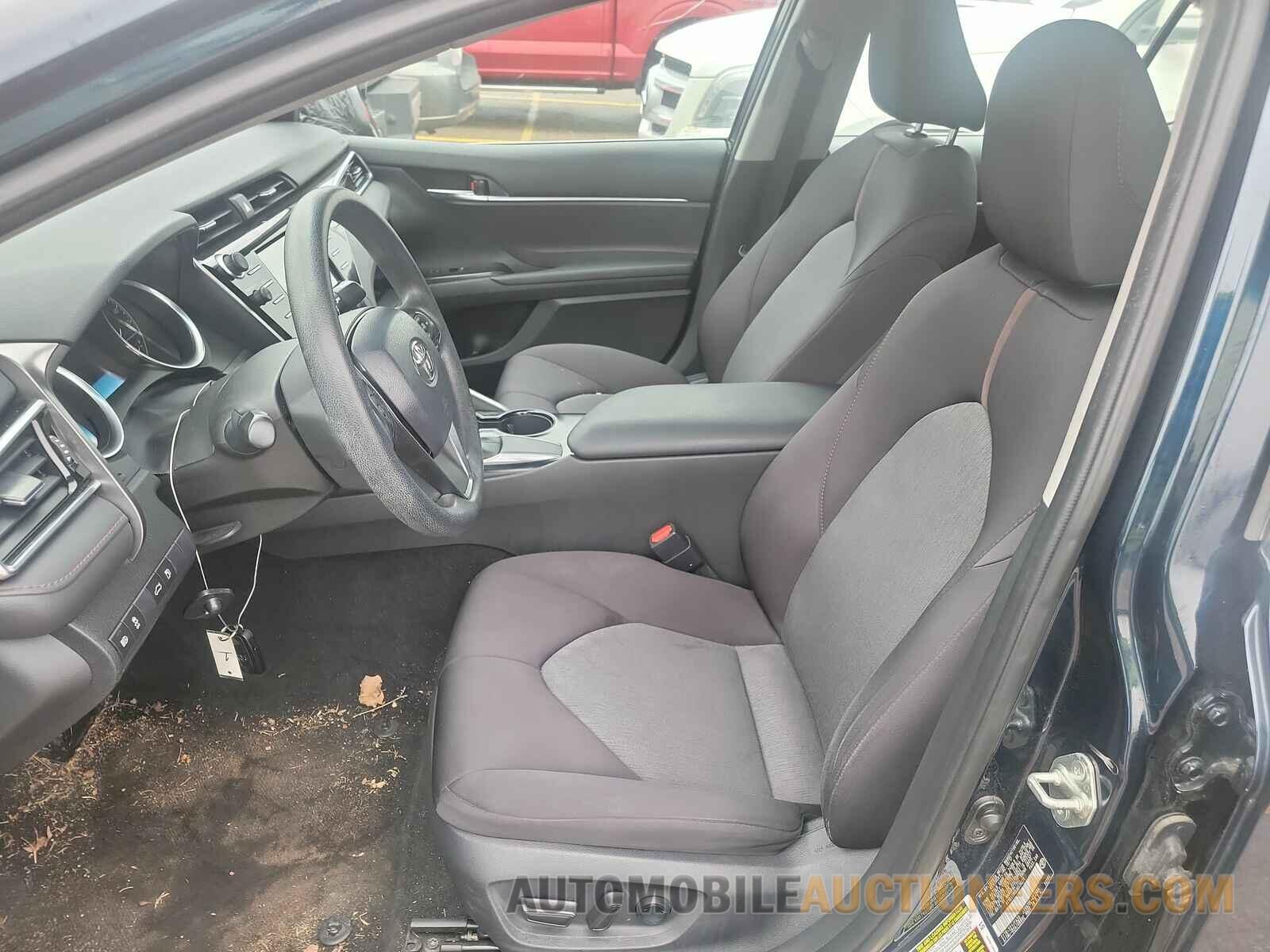 4T1B11HK5JU536238 Toyota Camry 2018