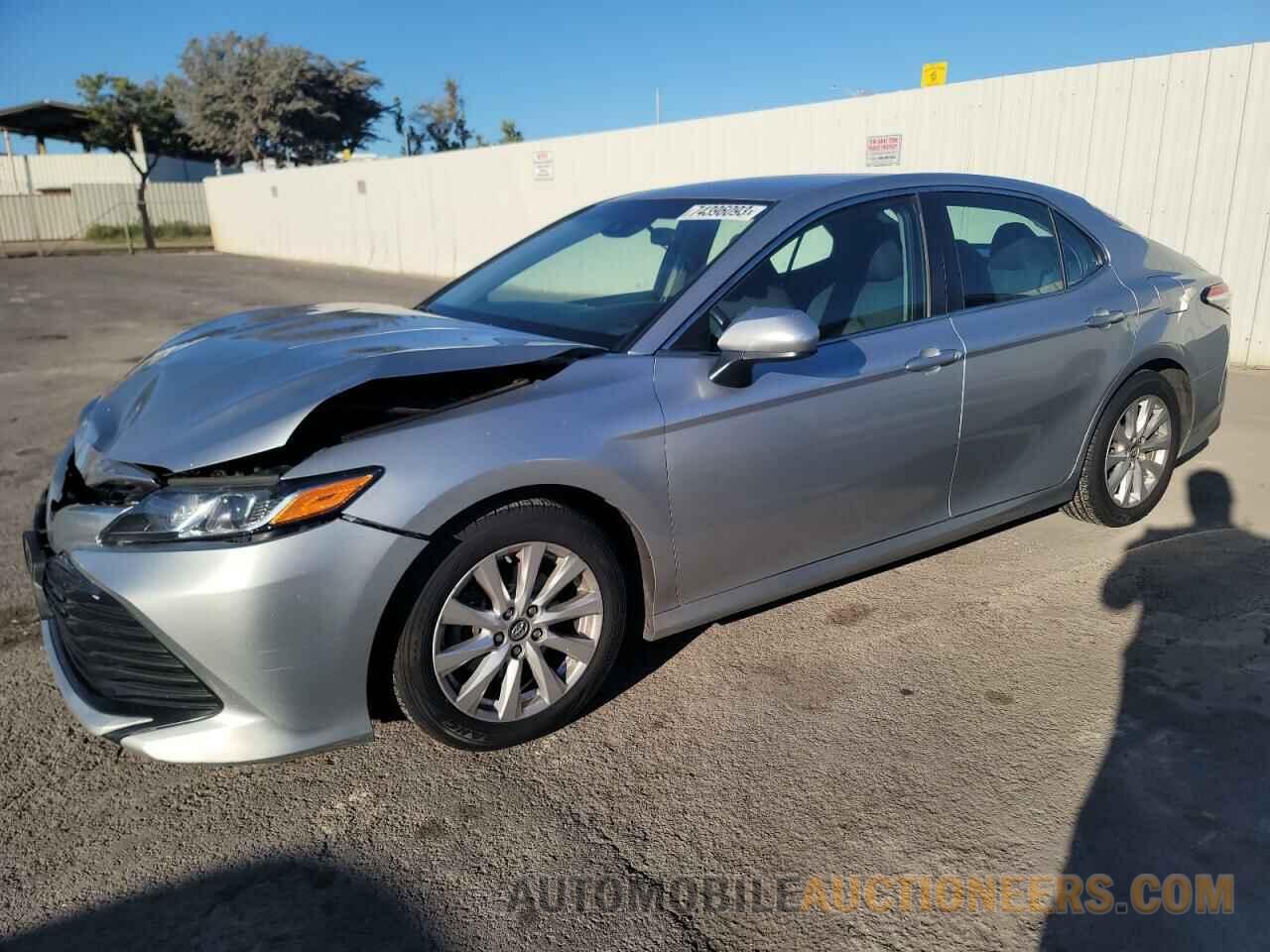 4T1B11HK5JU537244 TOYOTA CAMRY 2018