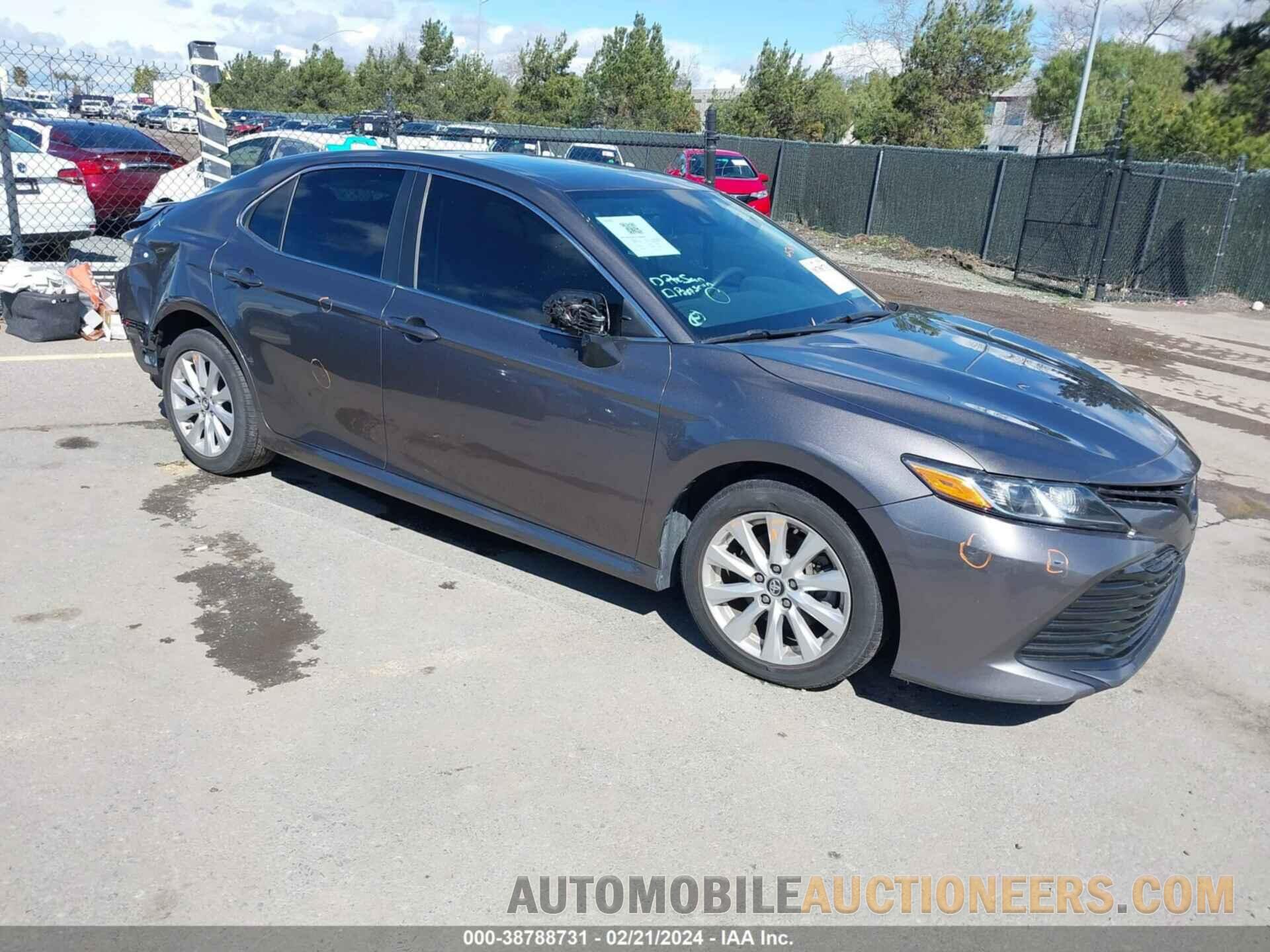 4T1B11HK5JU538409 TOYOTA CAMRY 2018