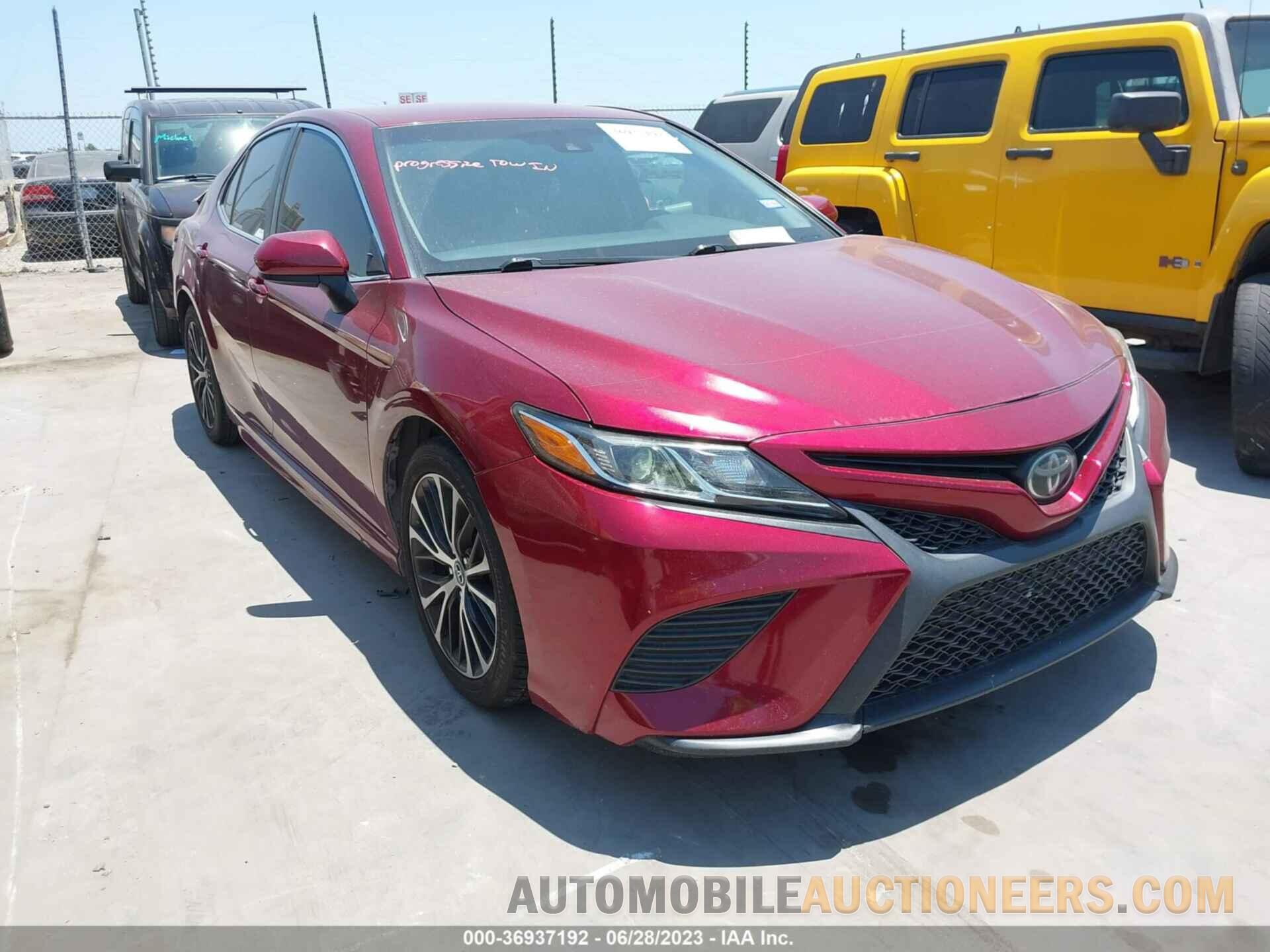 4T1B11HK5JU542086 TOYOTA CAMRY 2018