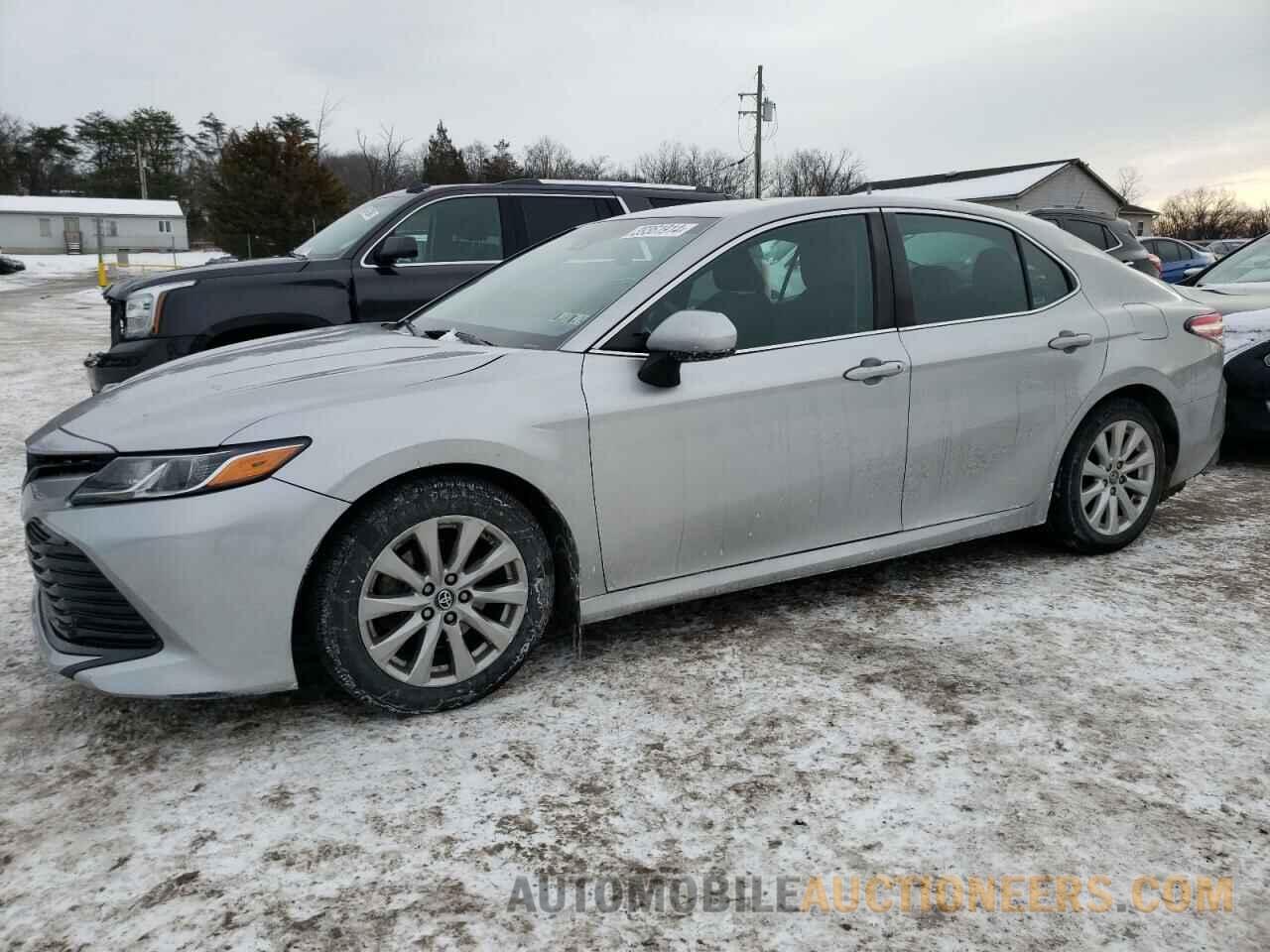 4T1B11HK5JU544453 TOYOTA CAMRY 2018