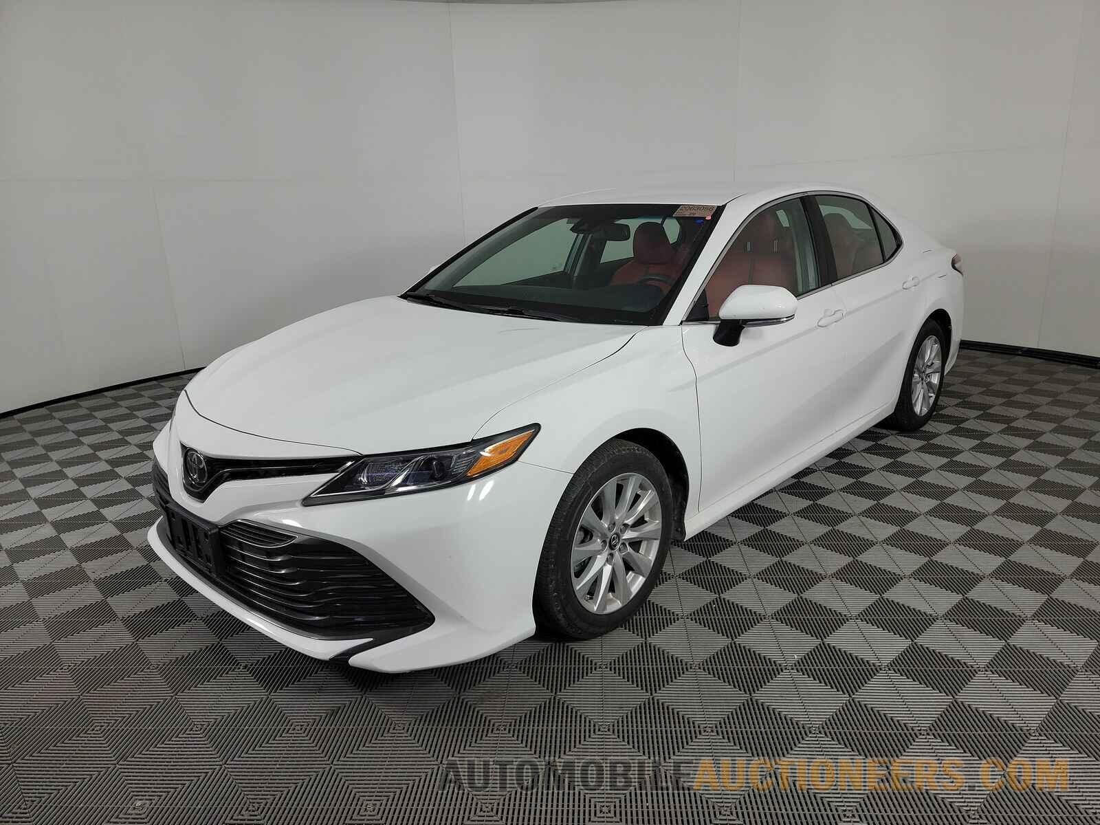 4T1B11HK5JU549927 Toyota Camry 2018