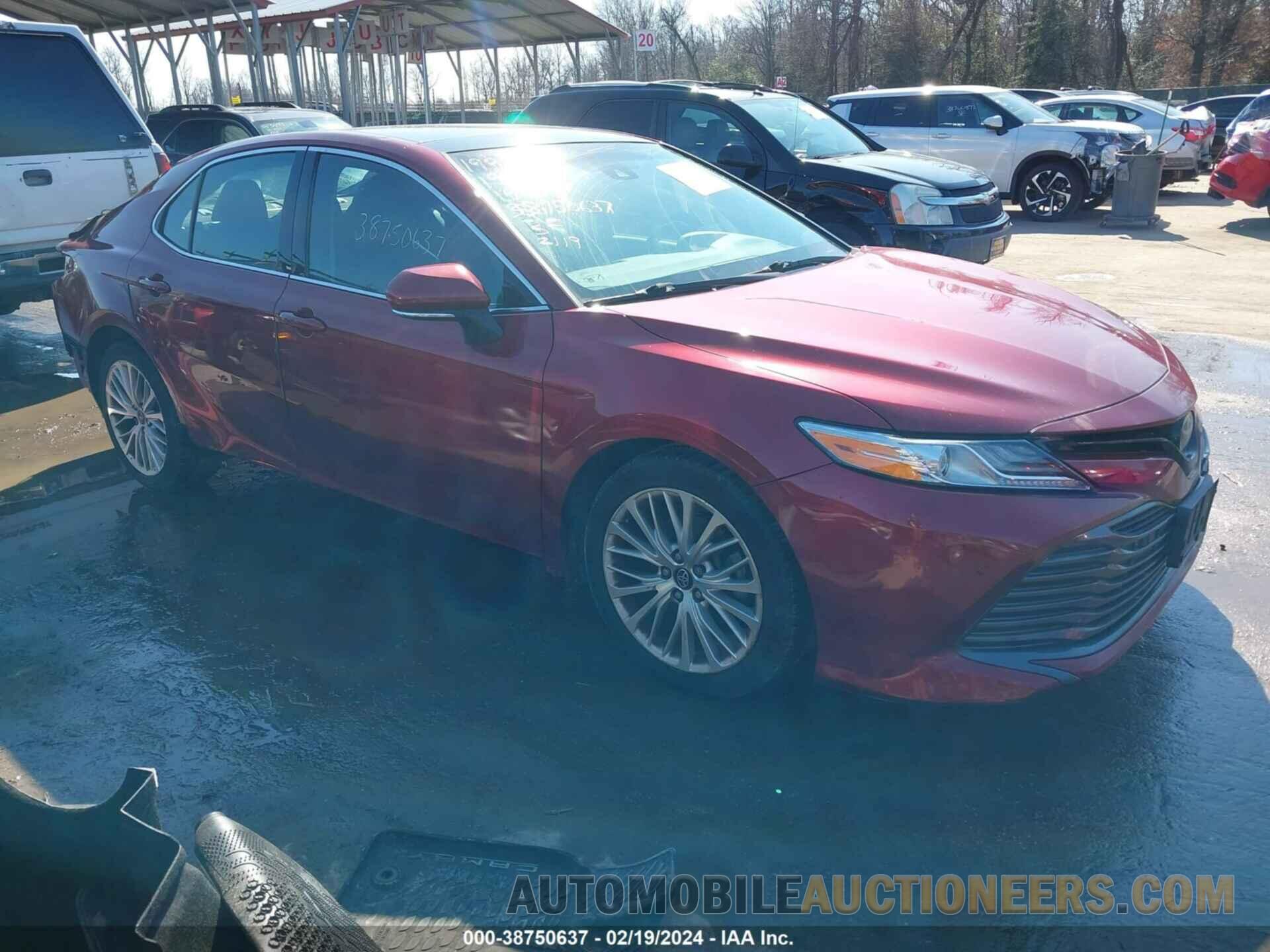 4T1B11HK5JU553542 TOYOTA CAMRY 2018