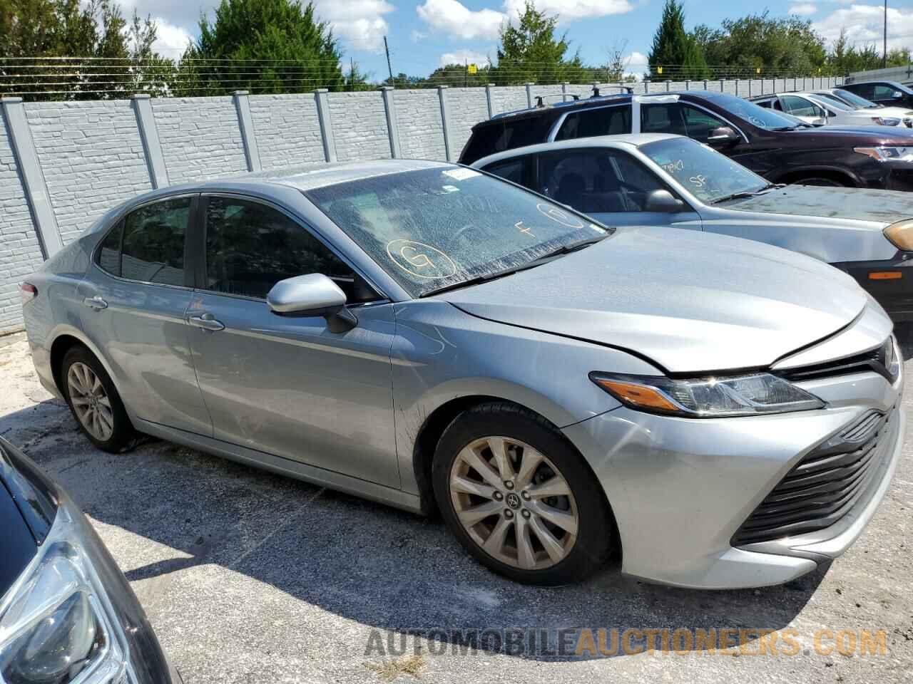 4T1B11HK5JU557610 TOYOTA CAMRY 2018