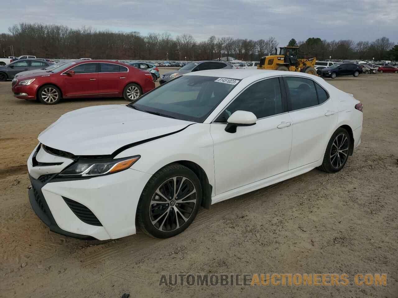 4T1B11HK5JU560393 TOYOTA CAMRY 2018