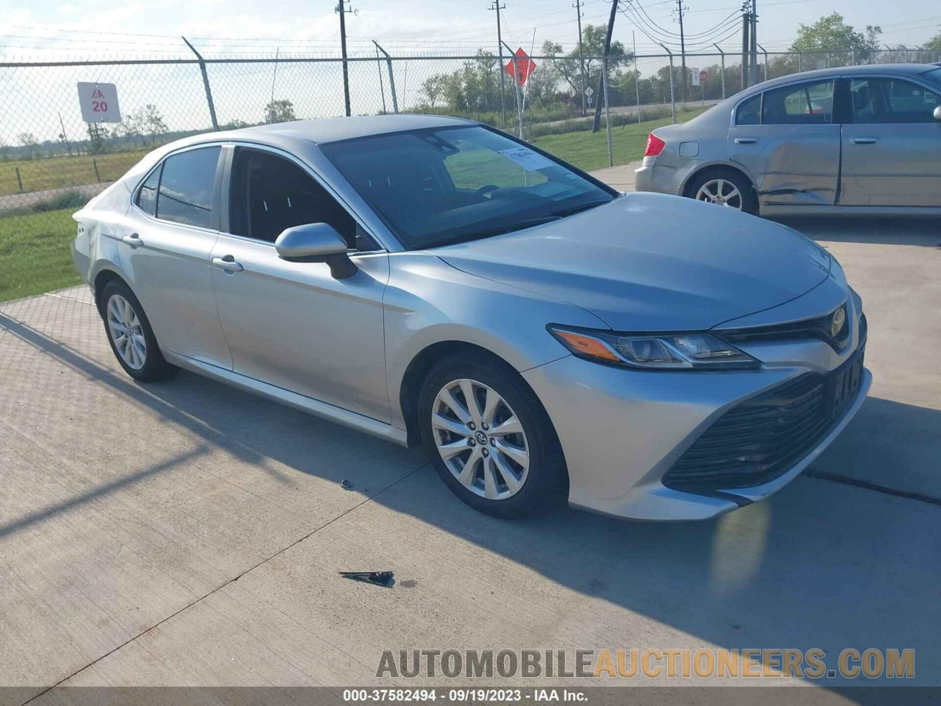 4T1B11HK5JU561740 TOYOTA CAMRY 2018