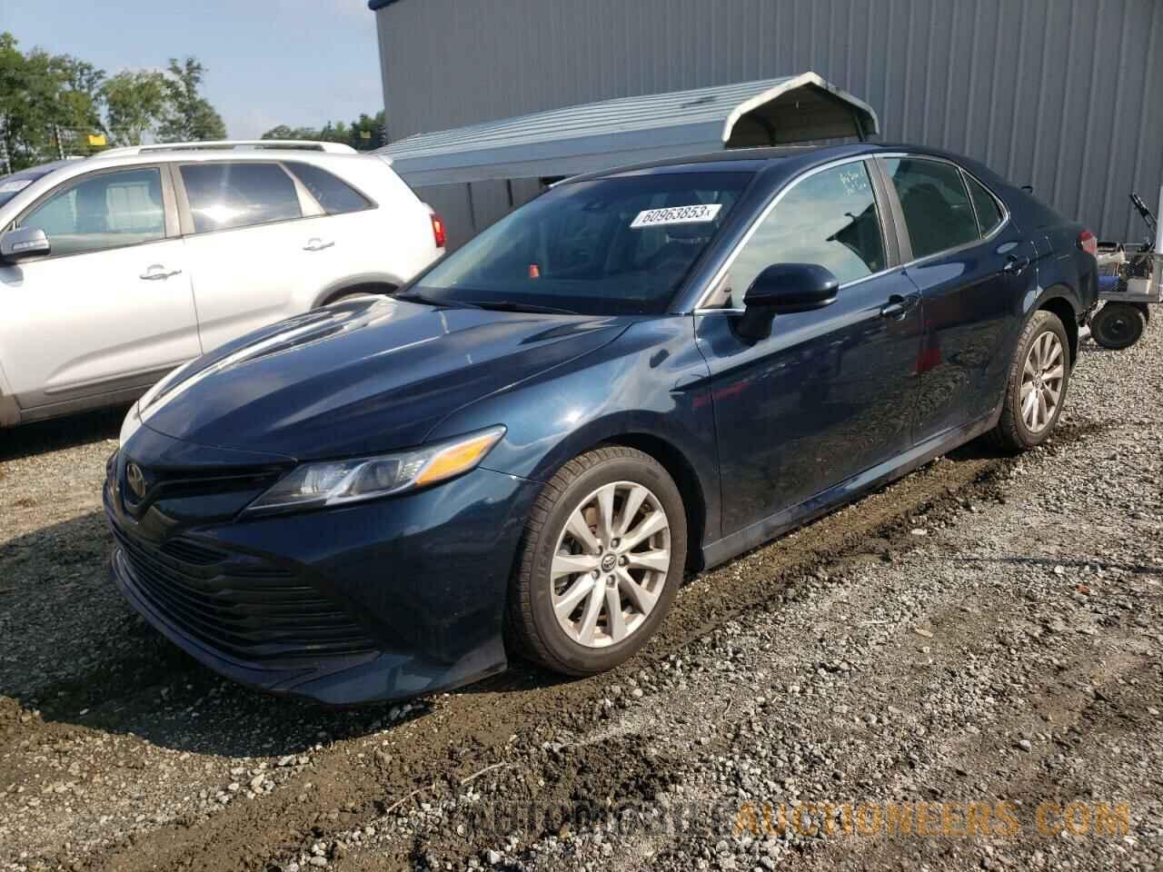 4T1B11HK5JU562001 TOYOTA CAMRY 2018