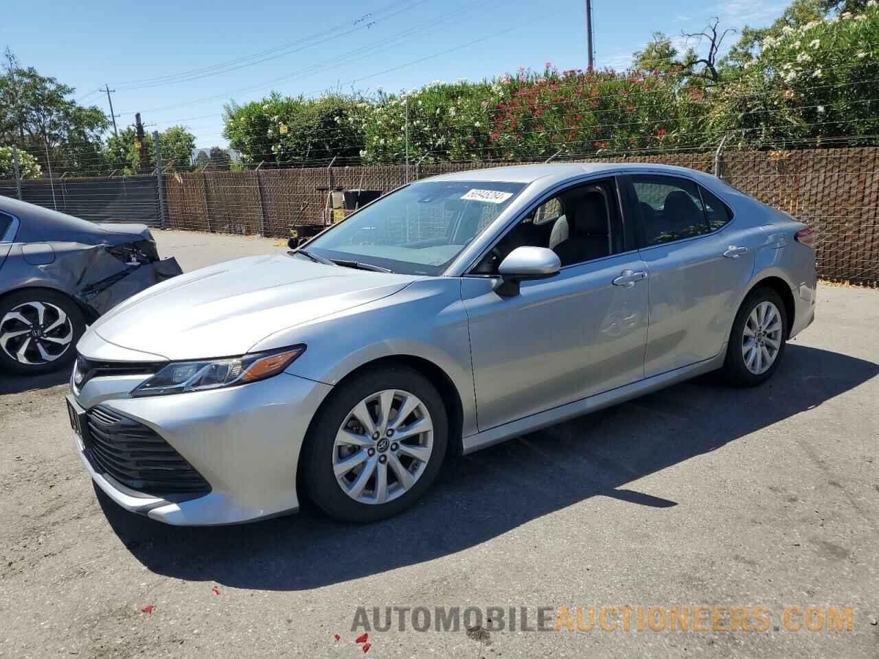 4T1B11HK5JU562225 TOYOTA CAMRY 2018