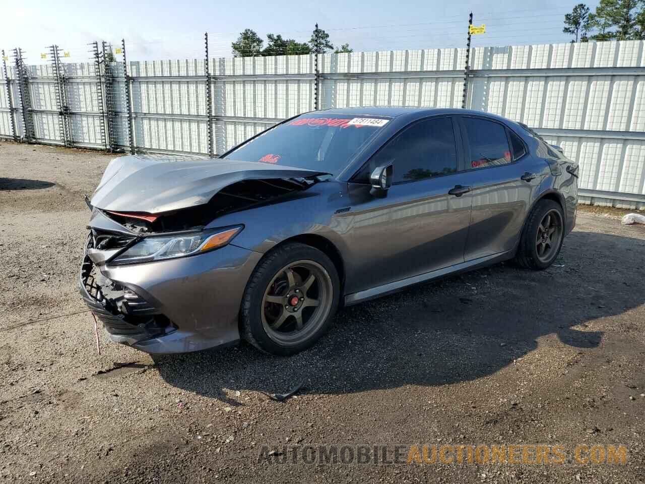 4T1B11HK5JU562872 TOYOTA CAMRY 2018