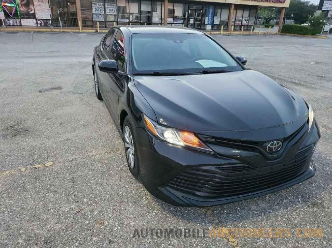 4T1B11HK5JU563200 TOYOTA CAMRY 2018