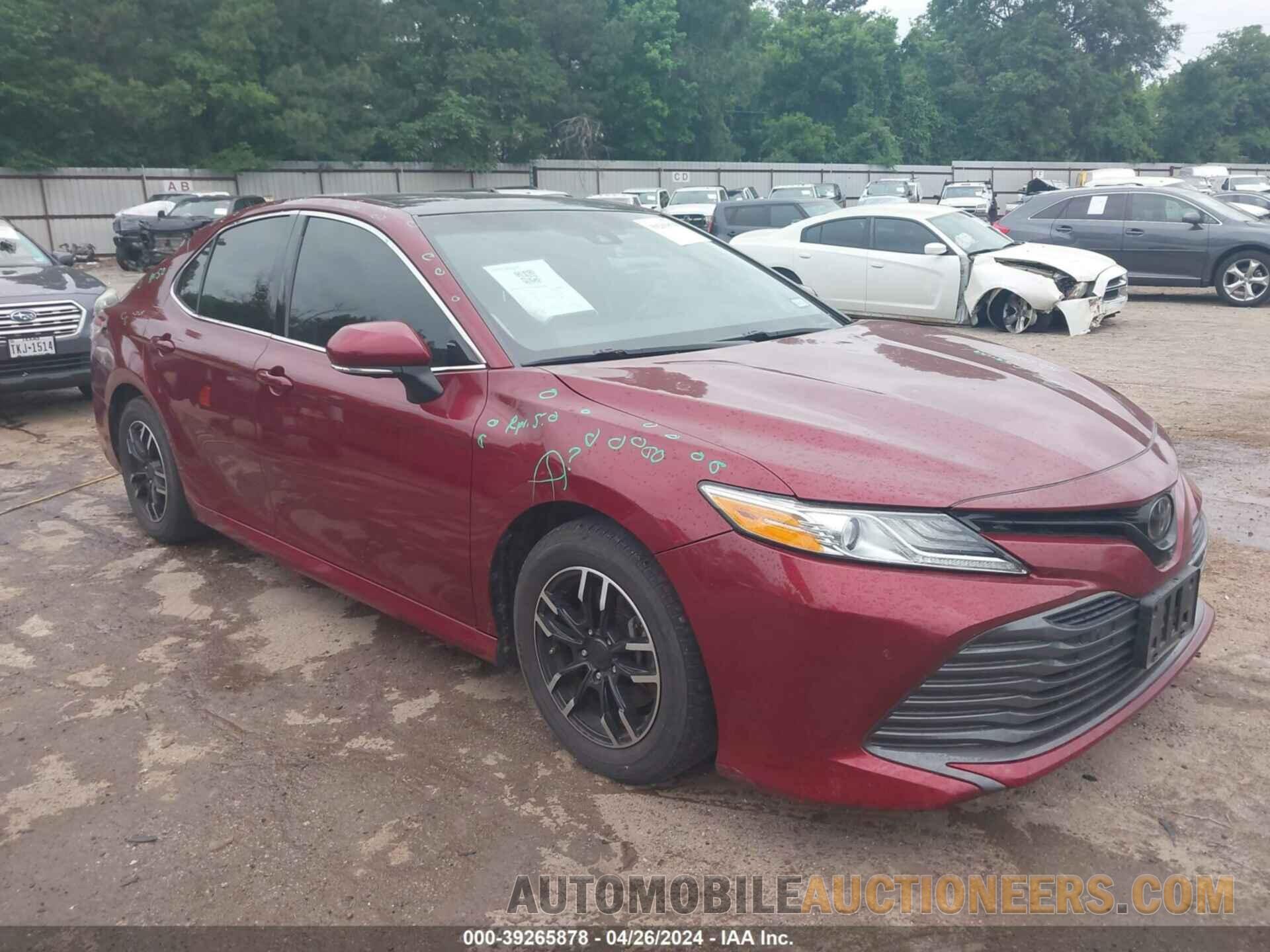 4T1B11HK5JU563777 TOYOTA CAMRY 2018