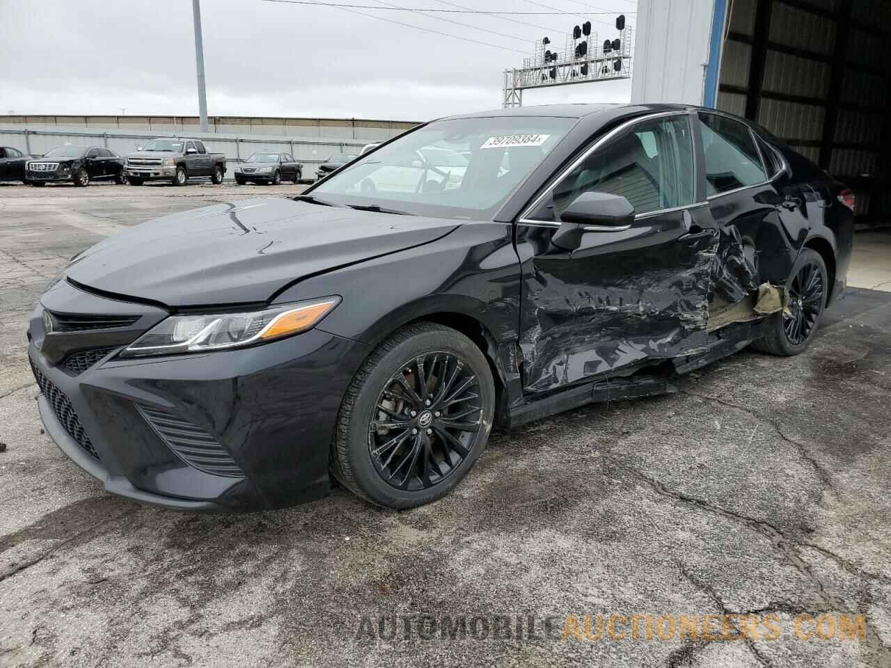 4T1B11HK5JU563942 TOYOTA CAMRY 2018