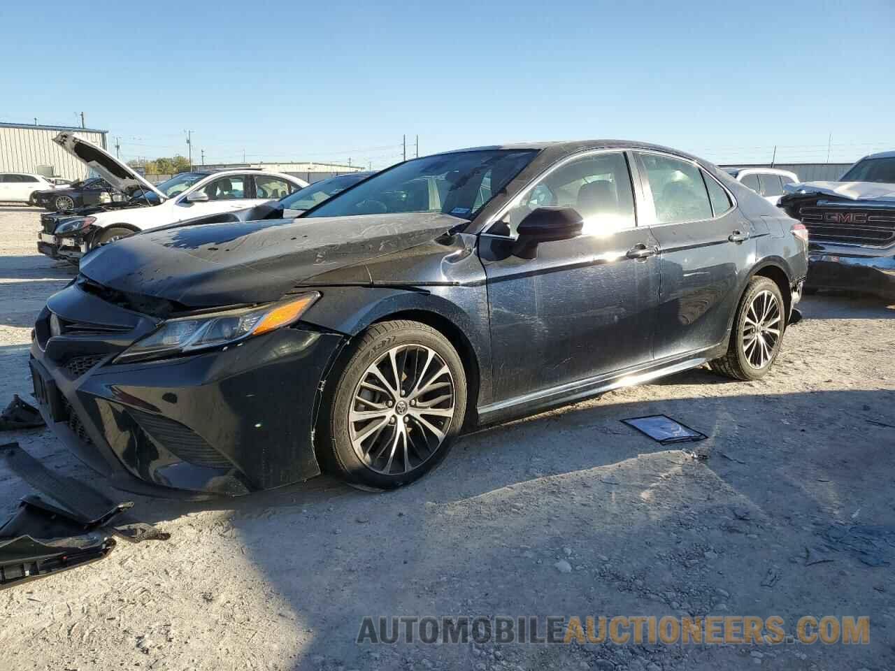 4T1B11HK5JU568381 TOYOTA CAMRY 2018