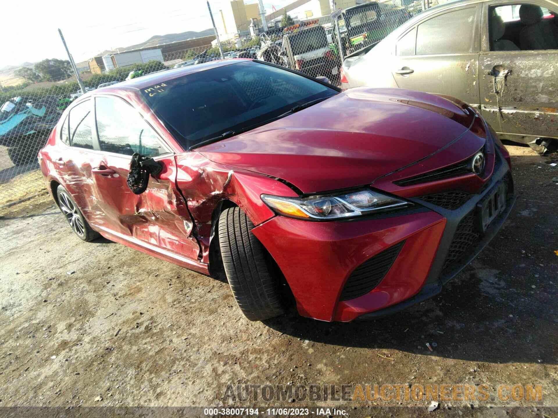 4T1B11HK5JU570633 TOYOTA CAMRY 2018