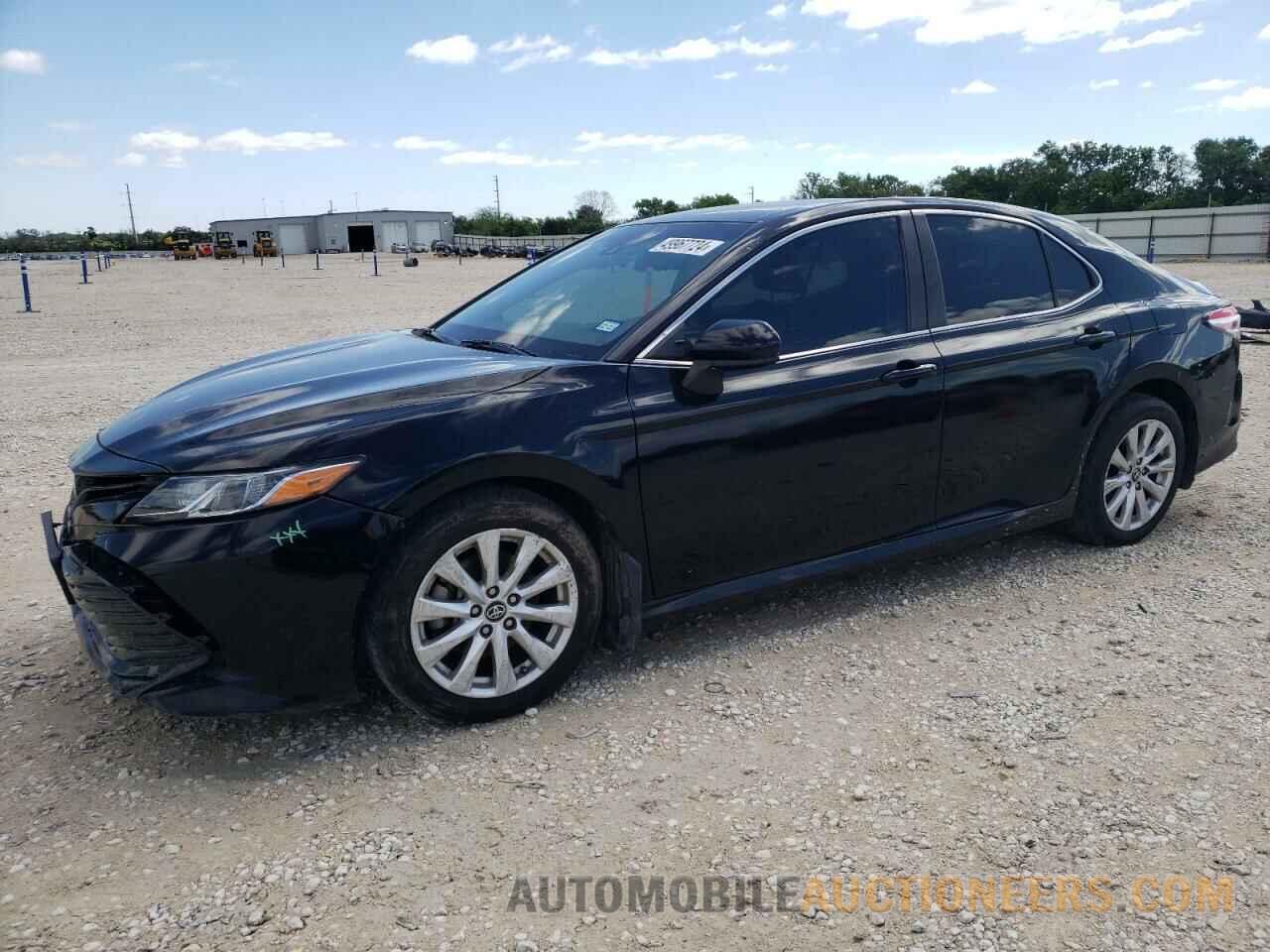 4T1B11HK5JU570695 TOYOTA CAMRY 2018