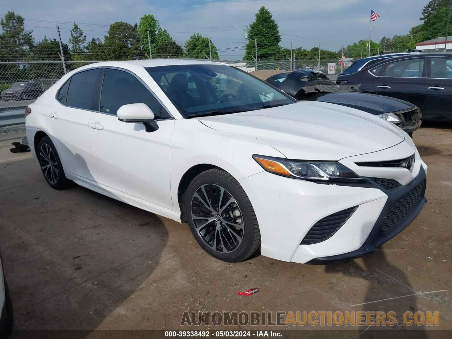 4T1B11HK5JU571085 TOYOTA CAMRY 2018