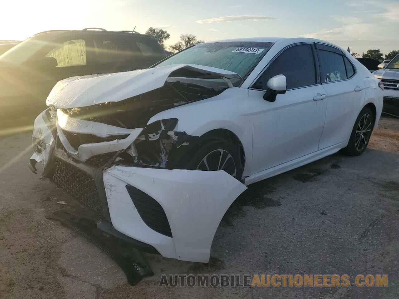 4T1B11HK5JU571765 TOYOTA CAMRY 2018