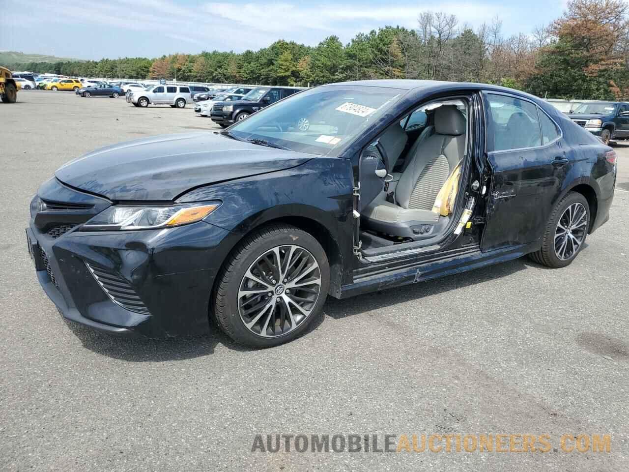 4T1B11HK5JU572110 TOYOTA CAMRY 2018