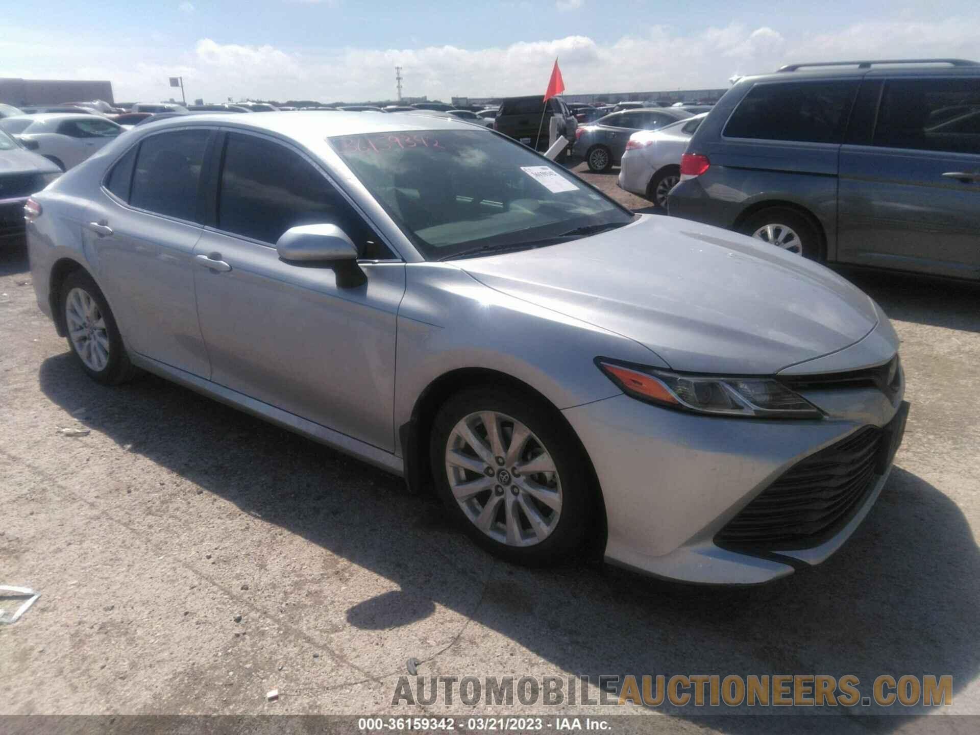 4T1B11HK5JU572527 TOYOTA CAMRY 2018