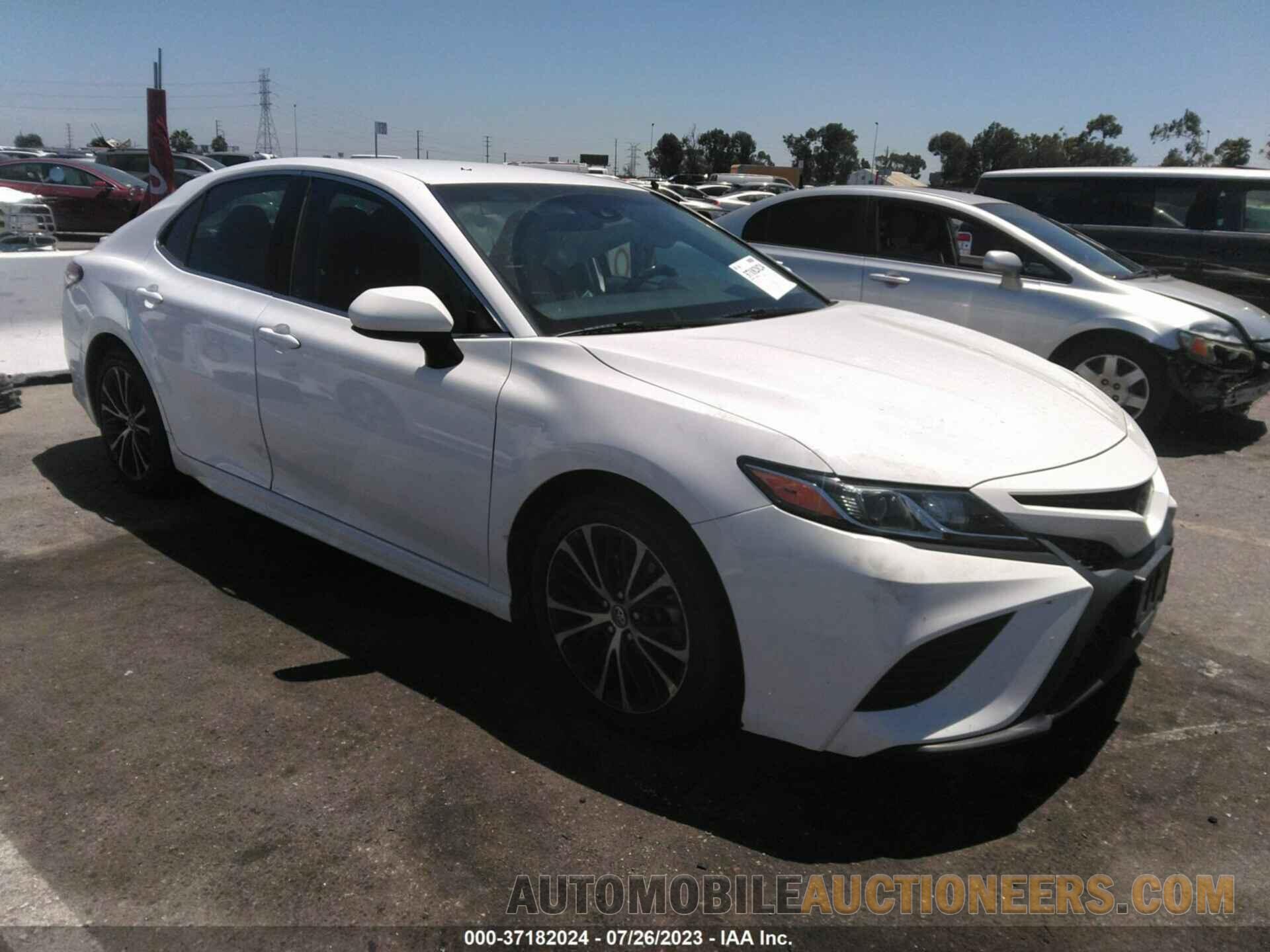 4T1B11HK5JU573824 TOYOTA CAMRY 2018