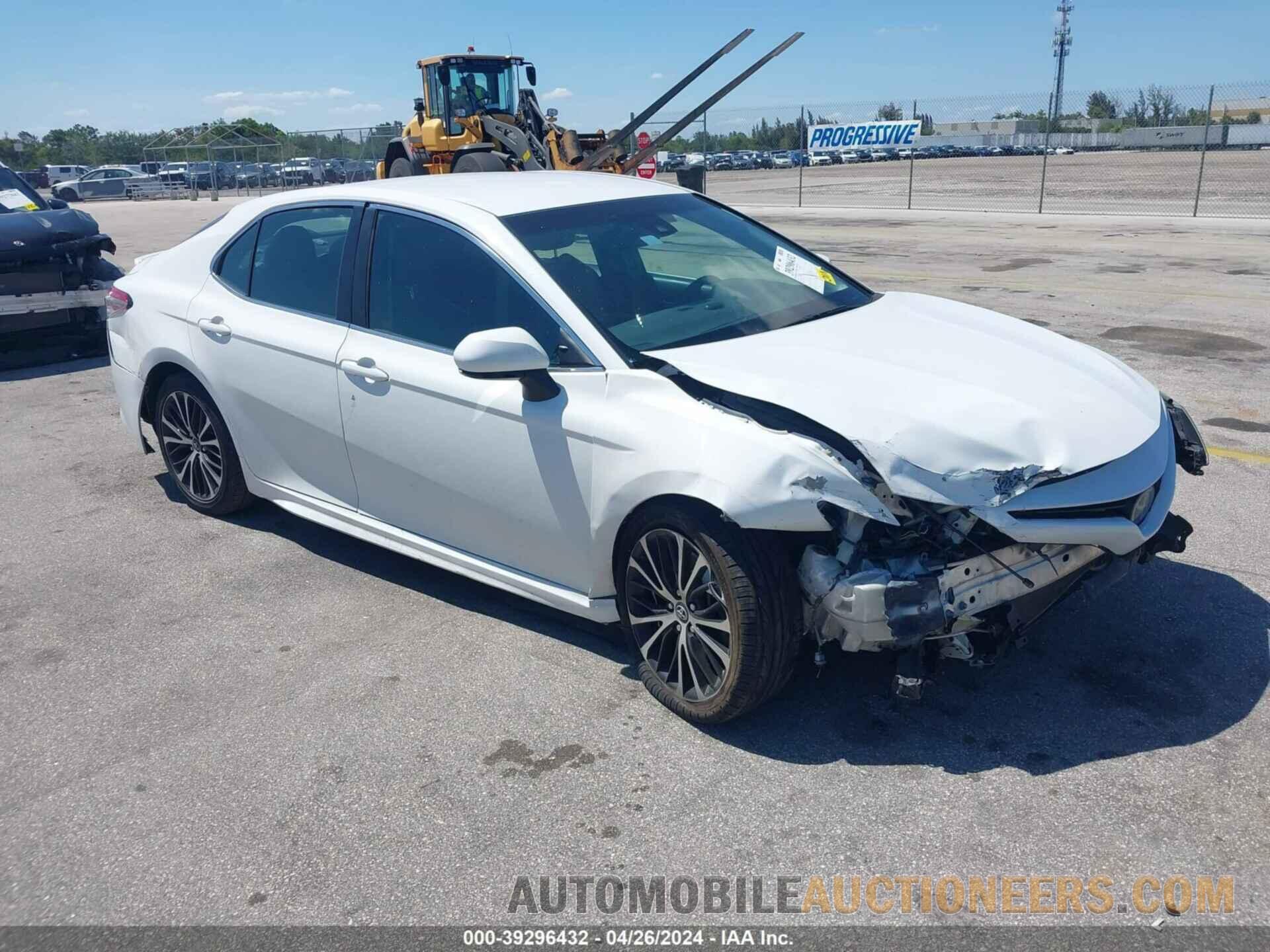 4T1B11HK5JU574049 TOYOTA CAMRY 2018