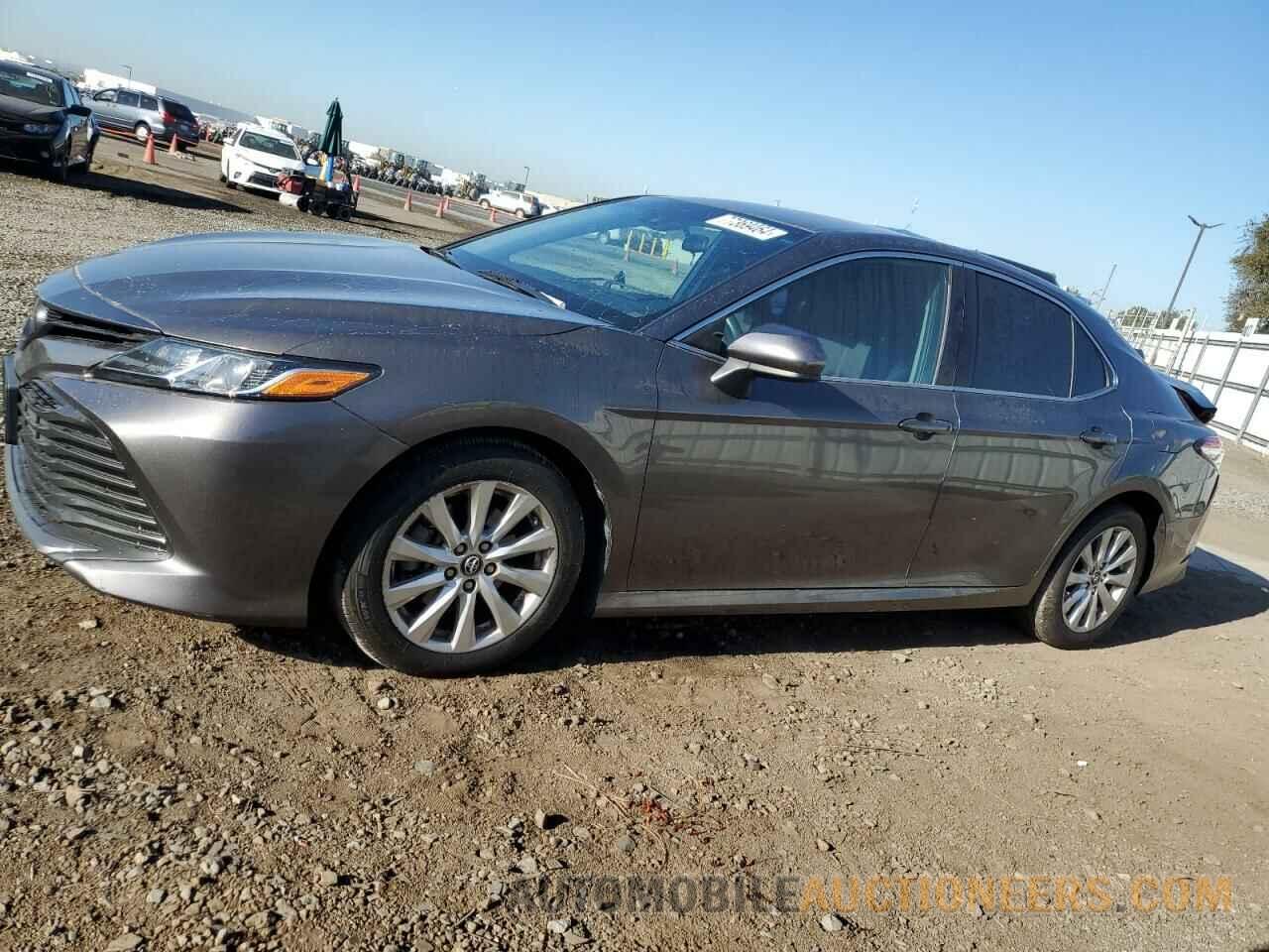 4T1B11HK5JU576352 TOYOTA CAMRY 2018