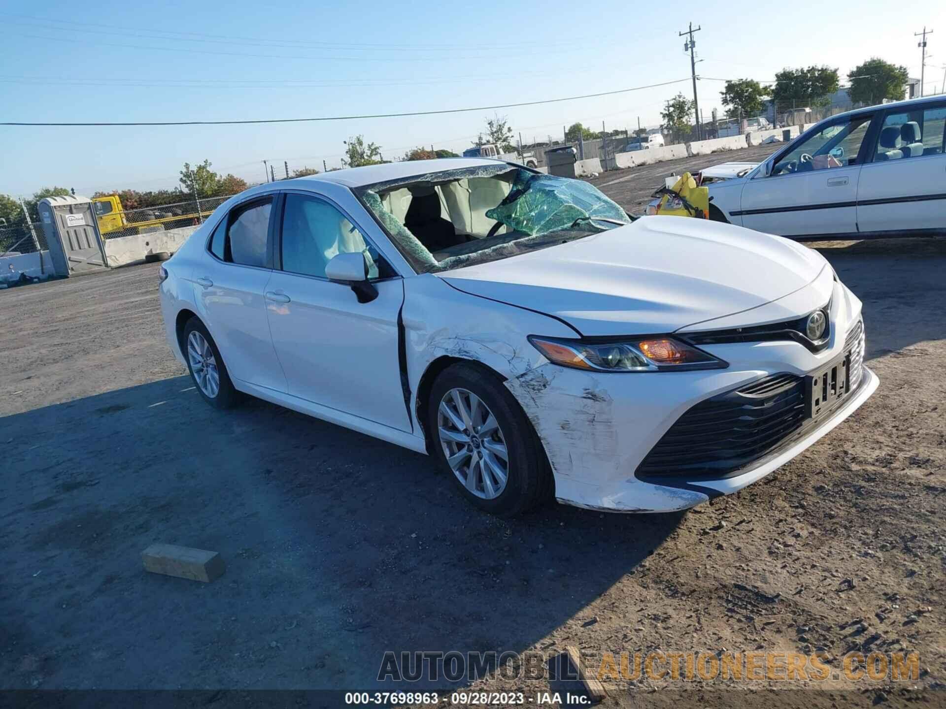 4T1B11HK5JU579395 TOYOTA CAMRY 2018