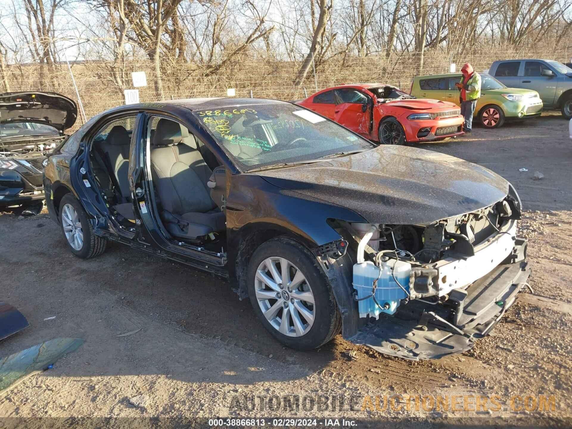 4T1B11HK5JU579445 TOYOTA CAMRY 2018