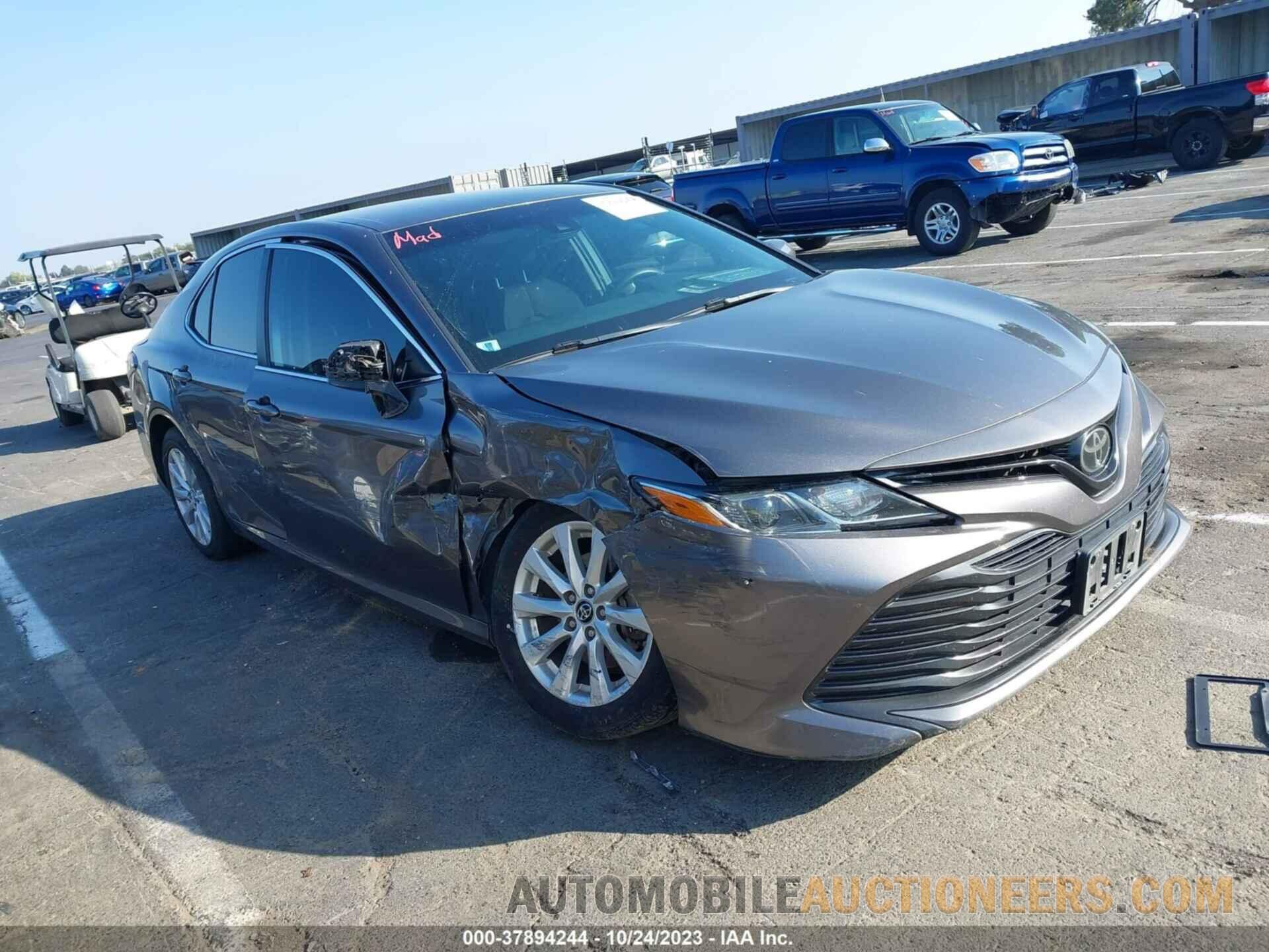 4T1B11HK5JU582197 TOYOTA CAMRY 2018