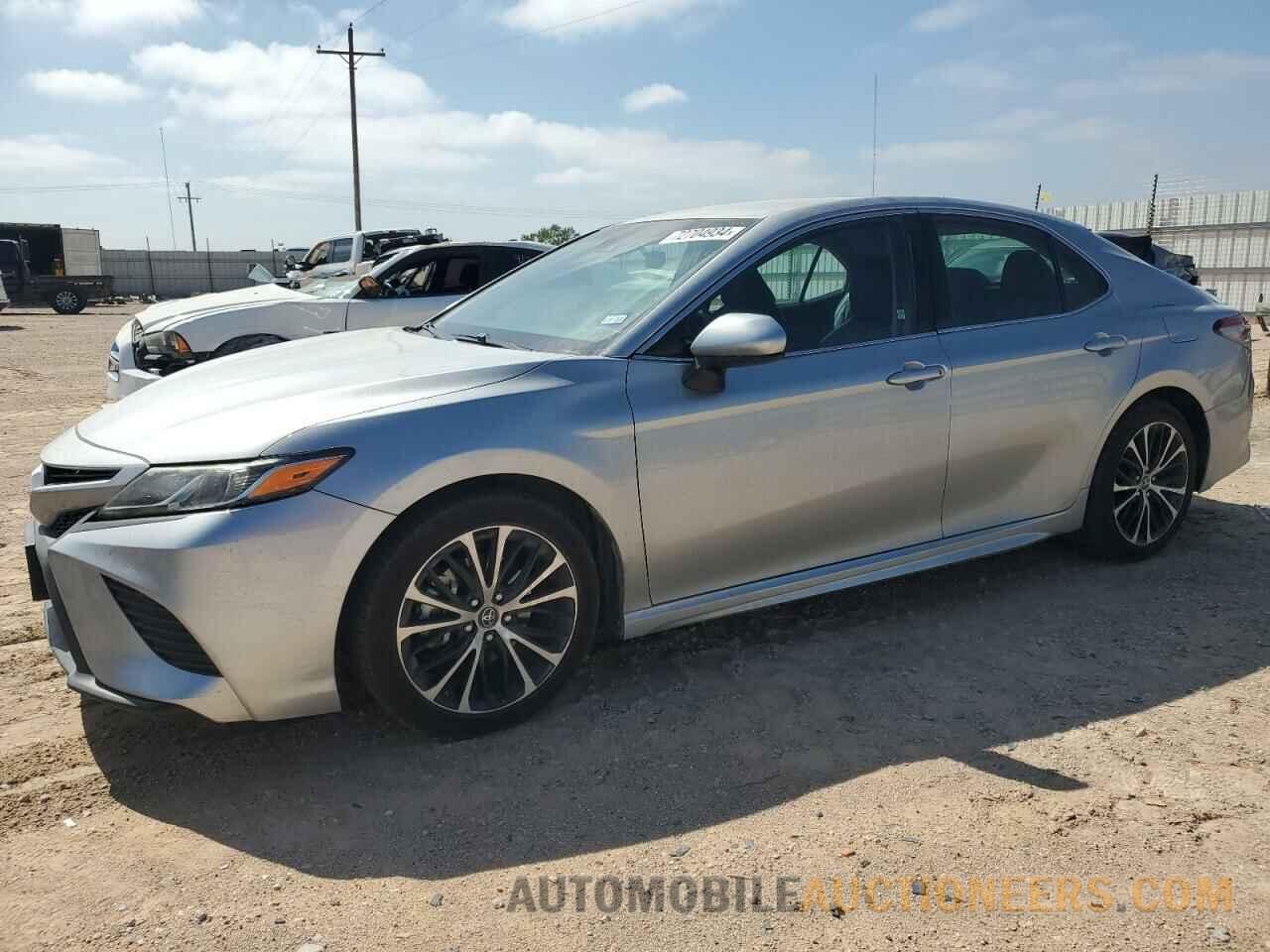 4T1B11HK5JU584418 TOYOTA CAMRY 2018