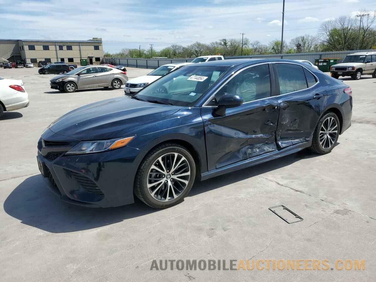 4T1B11HK5JU585004 TOYOTA CAMRY 2018