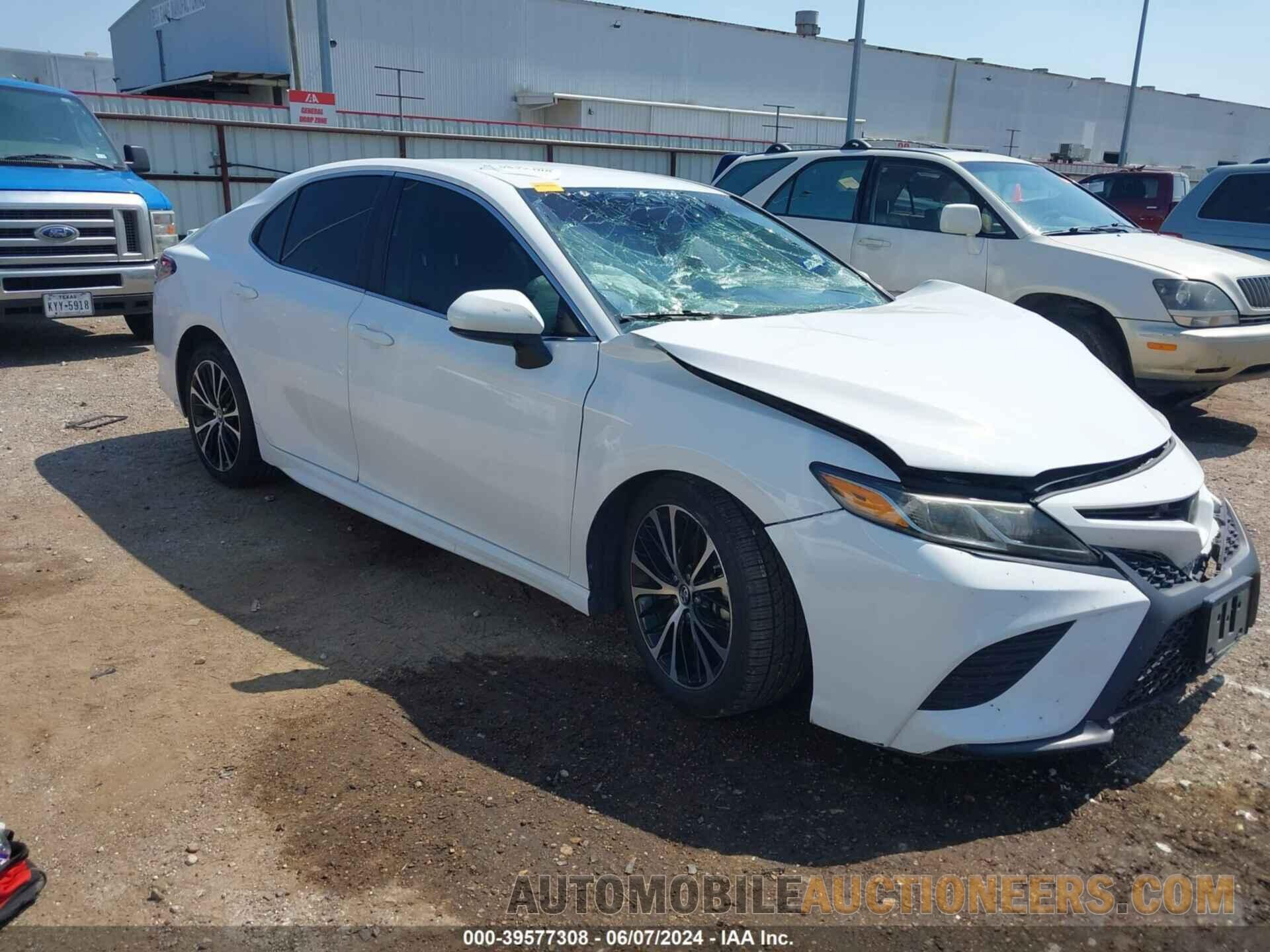 4T1B11HK5JU585195 TOYOTA CAMRY 2018