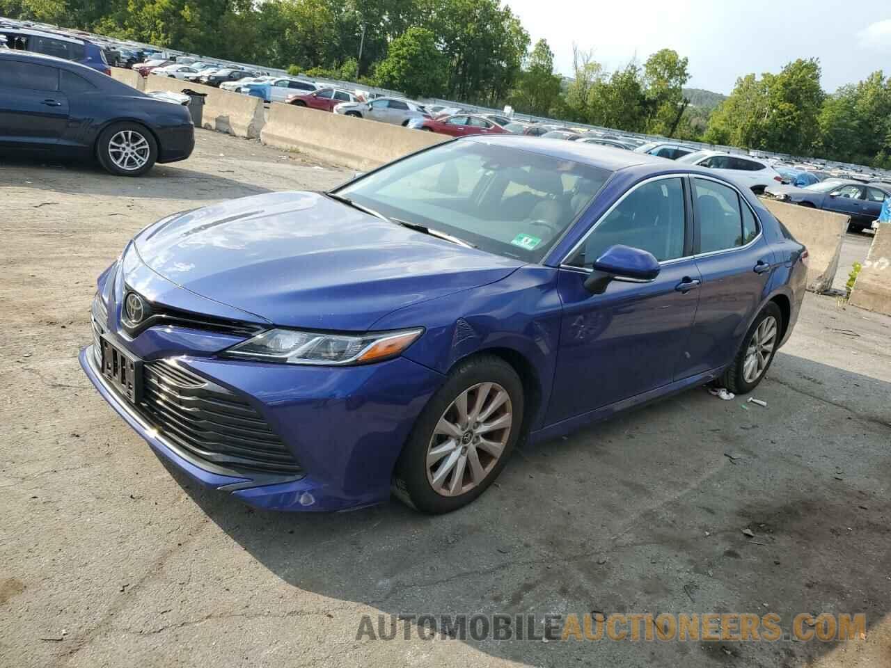 4T1B11HK5JU585570 TOYOTA CAMRY 2018